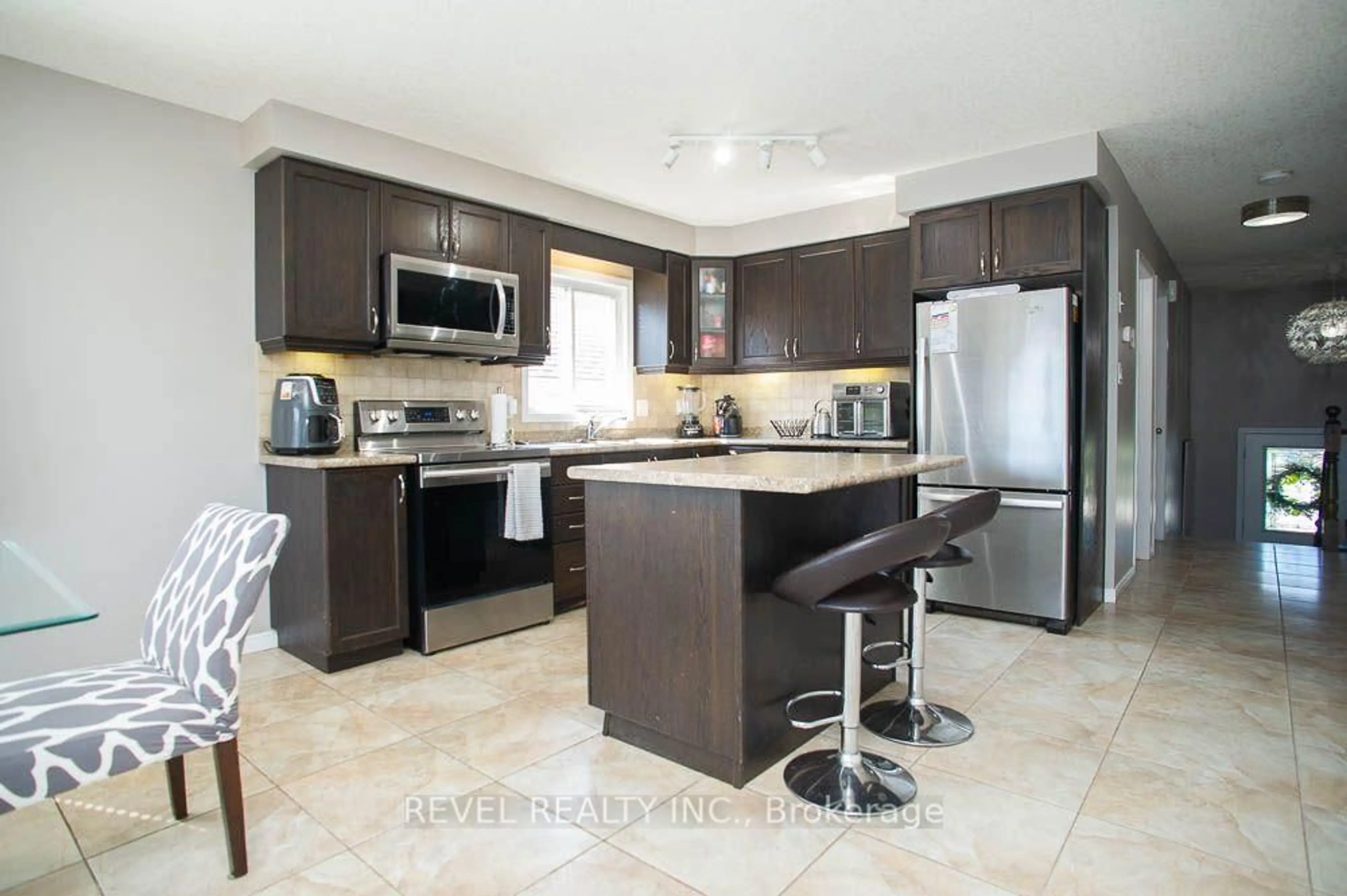 Open concept kitchen, ceramic/tile floor for 48 Nightingale Dr, Brantford Ontario N3T 0G3