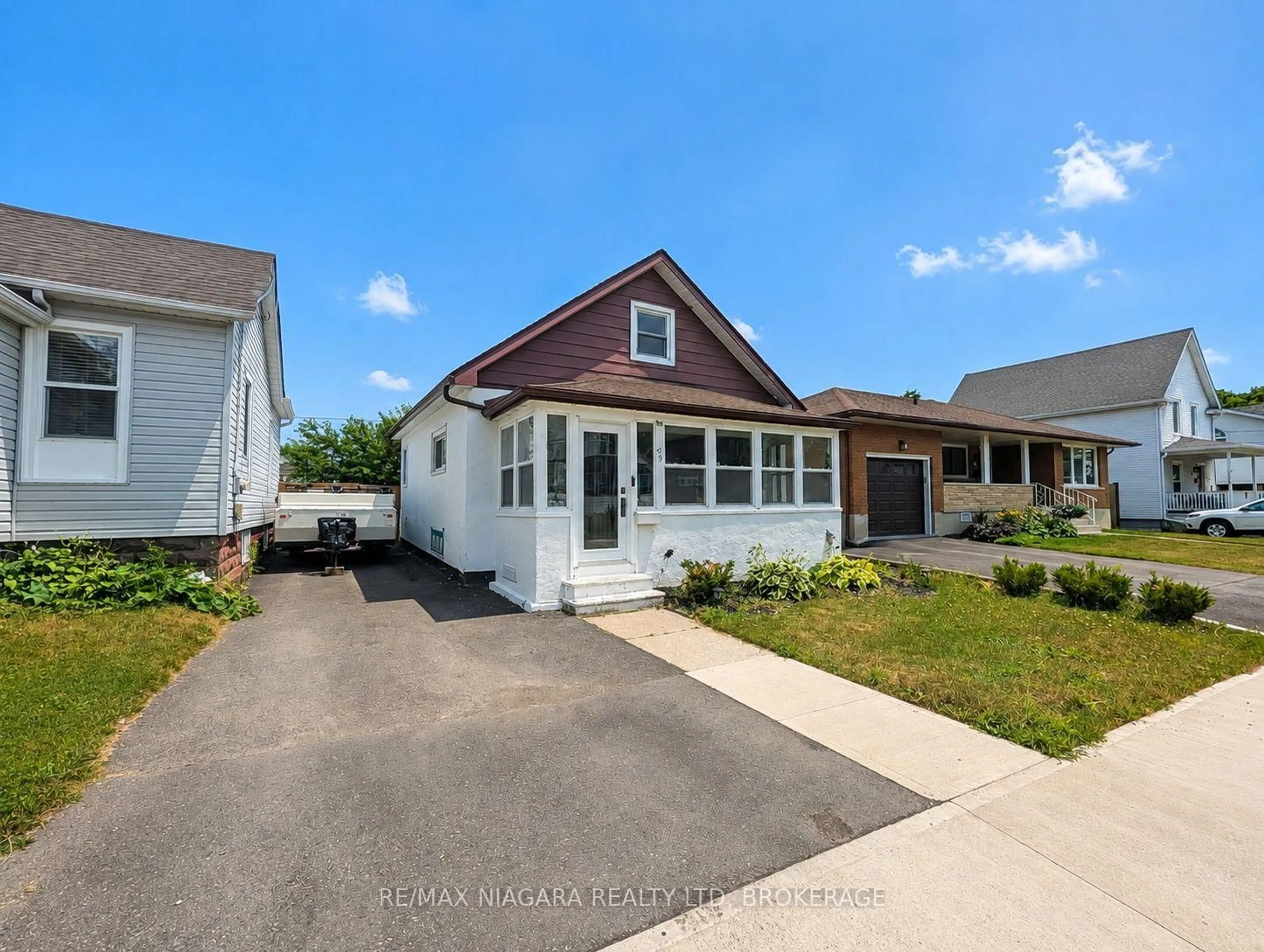 Home with vinyl exterior material, street for 49 Randolph St, Welland Ontario L3B 4C3