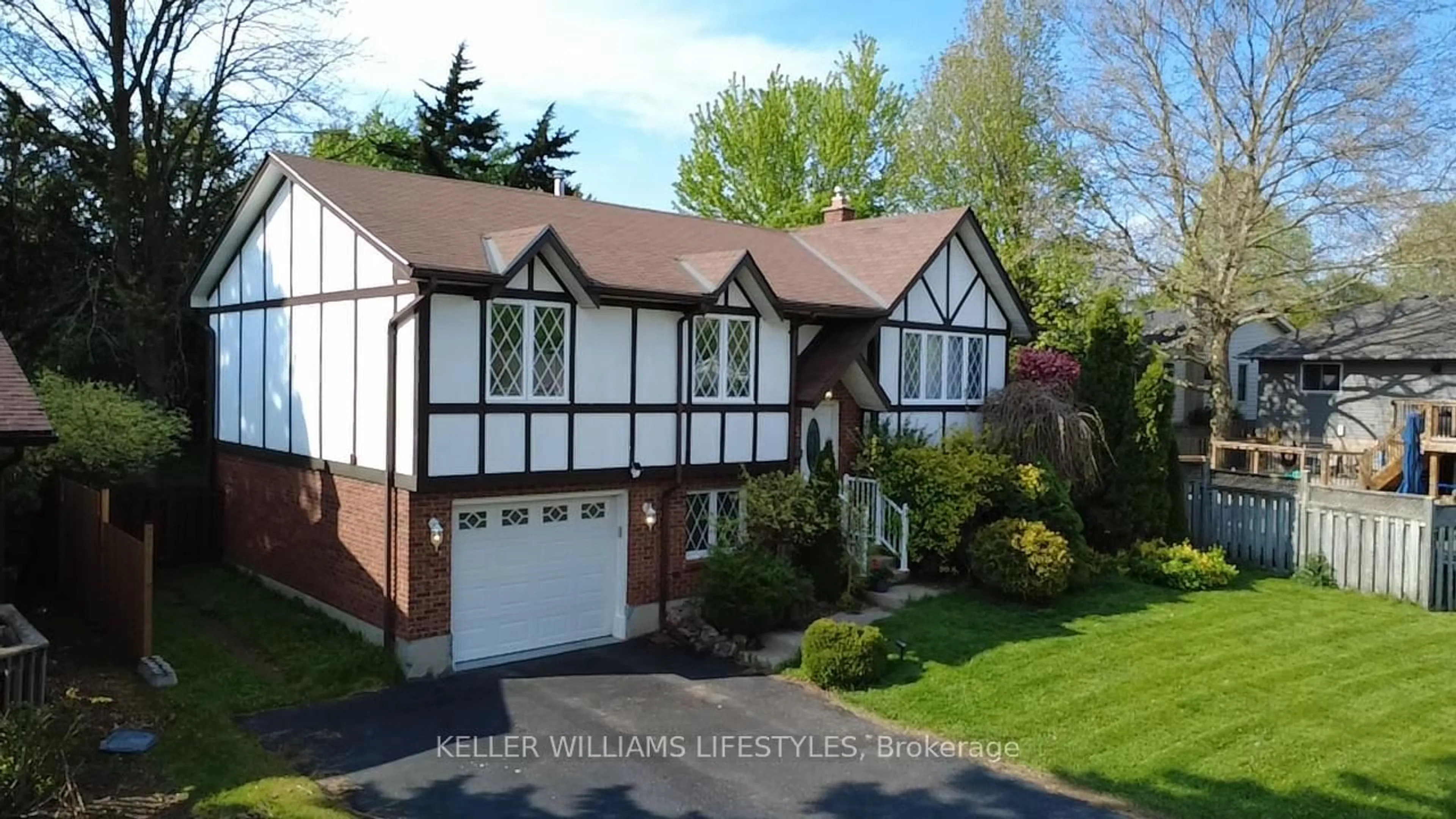 Home with vinyl exterior material, street for 65 GABLEWOOD Cres, London North Ontario N6G 2Z8