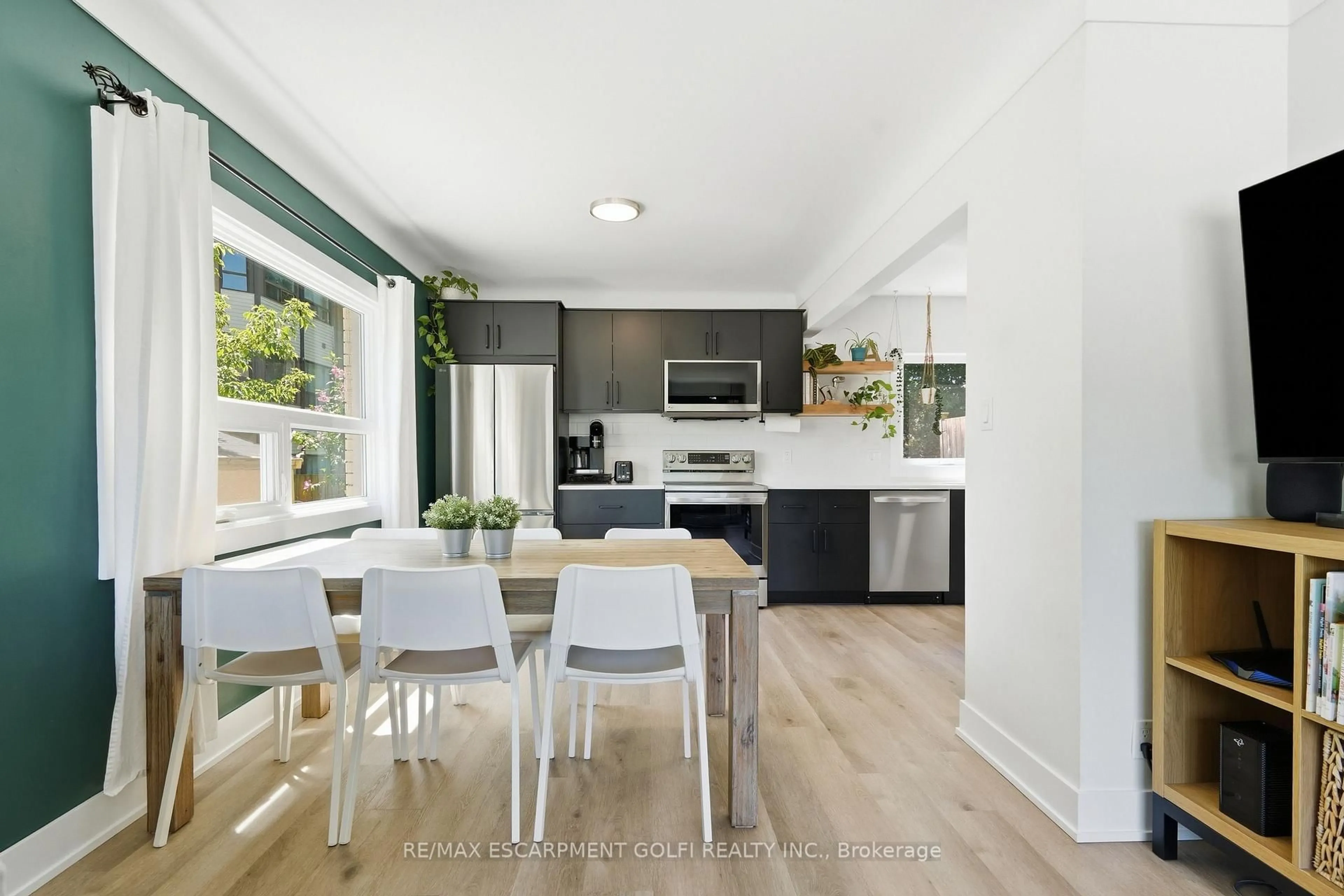 Open concept kitchen, wood/laminate floor for 6680 Mcleod Rd, Niagara Falls Ontario L2G 3G5