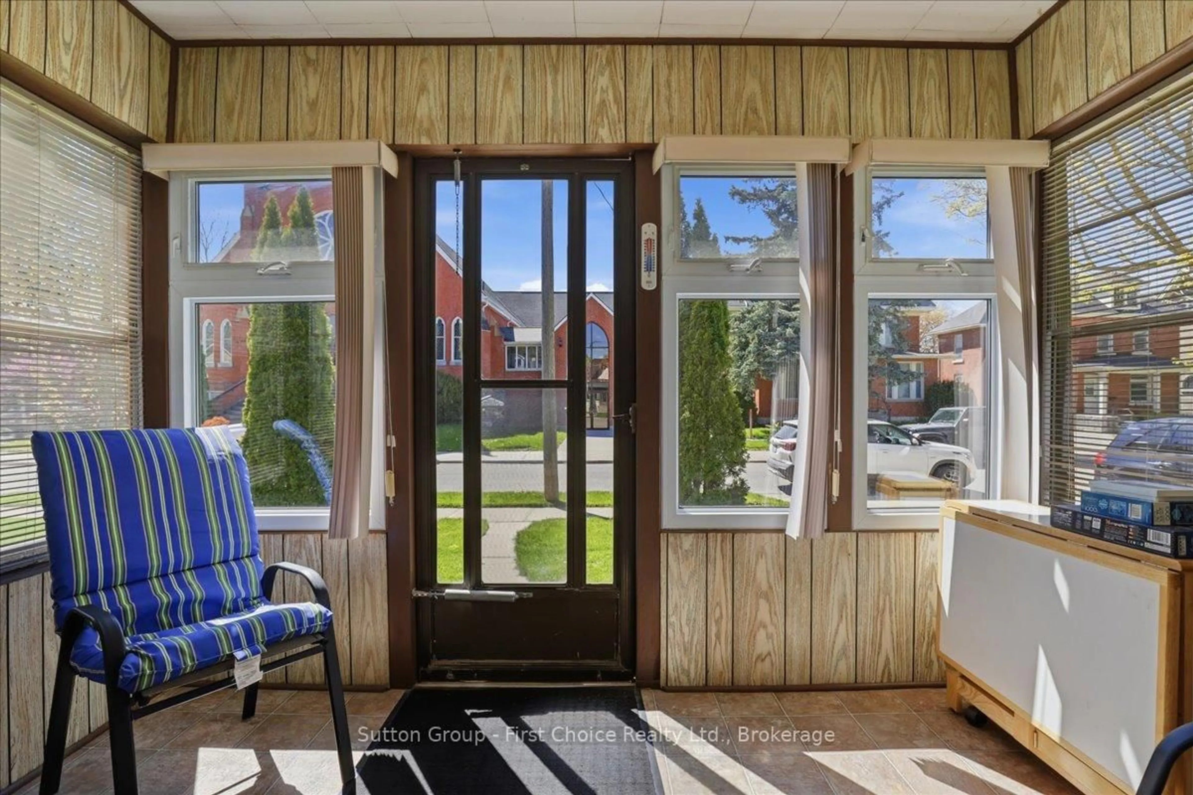 Indoor foyer for 49 Well St, Stratford Ontario N5A 4L8
