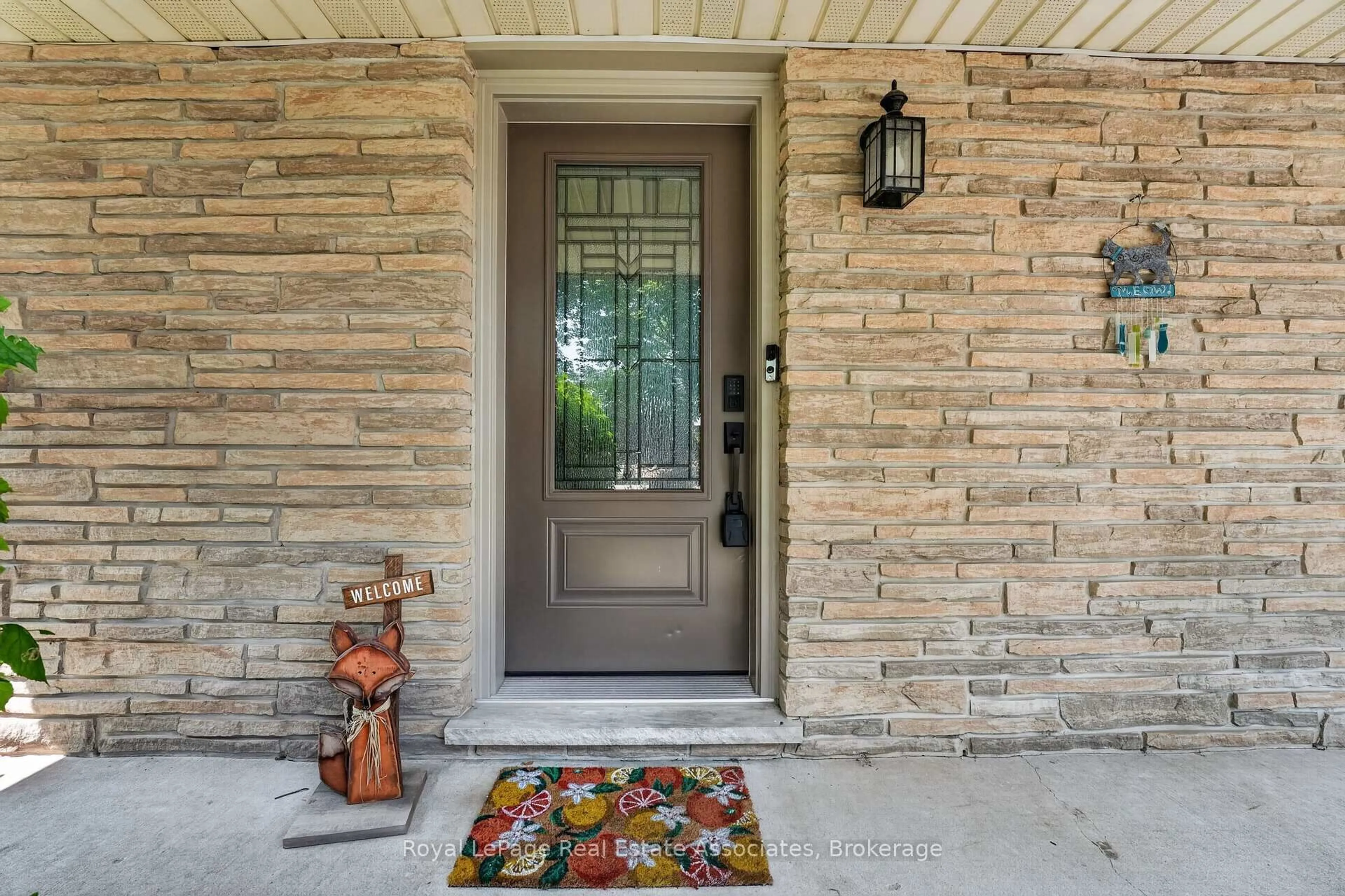 Indoor entryway for 304 ELIZA St, Wellington North Ontario N0G 1A0