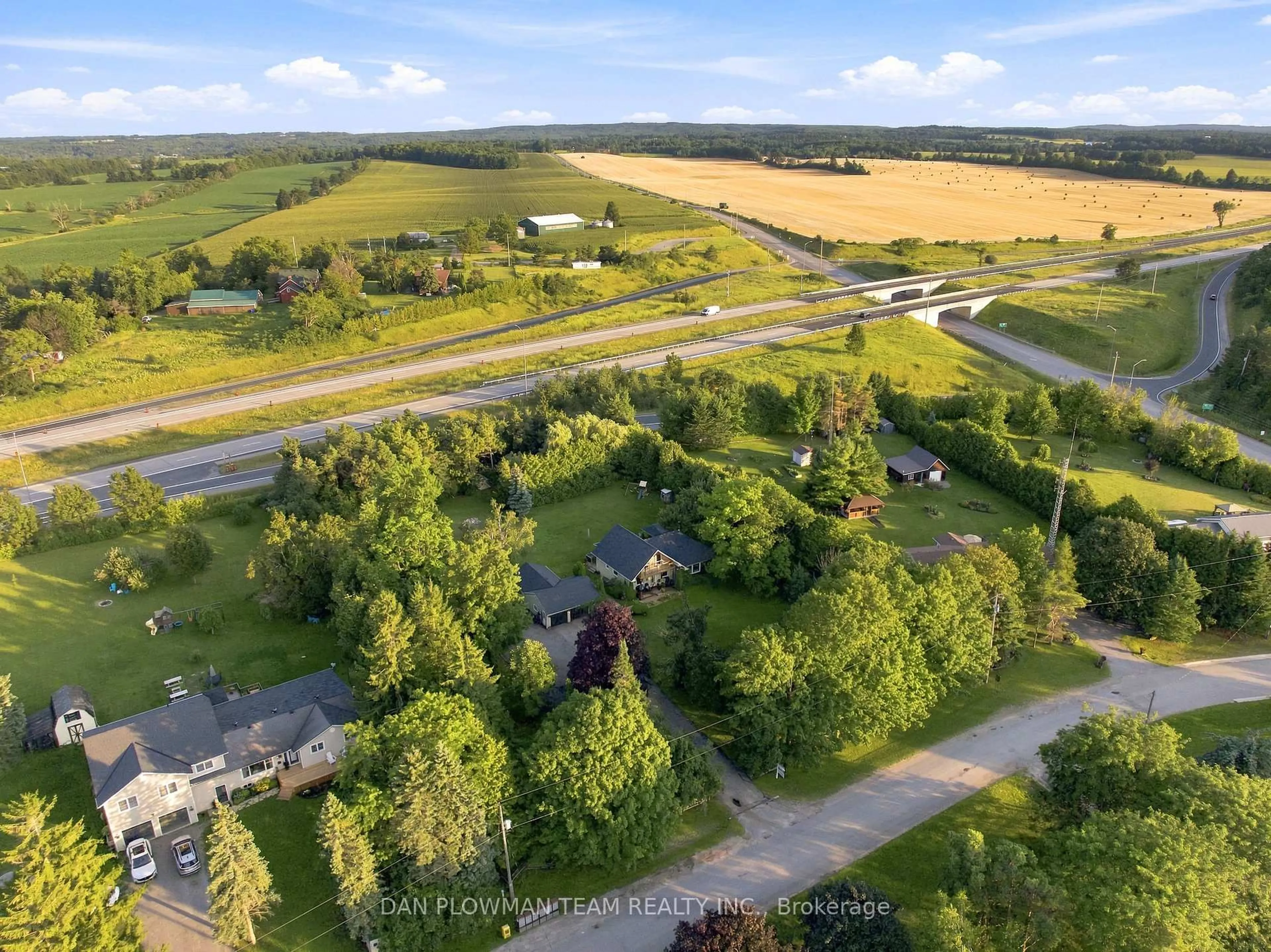 A pic from outside/outdoor area/front of a property/back of a property/a pic from drone, unknown for 9 Valley Rd, Cavan Monaghan Ontario L0A 1G0