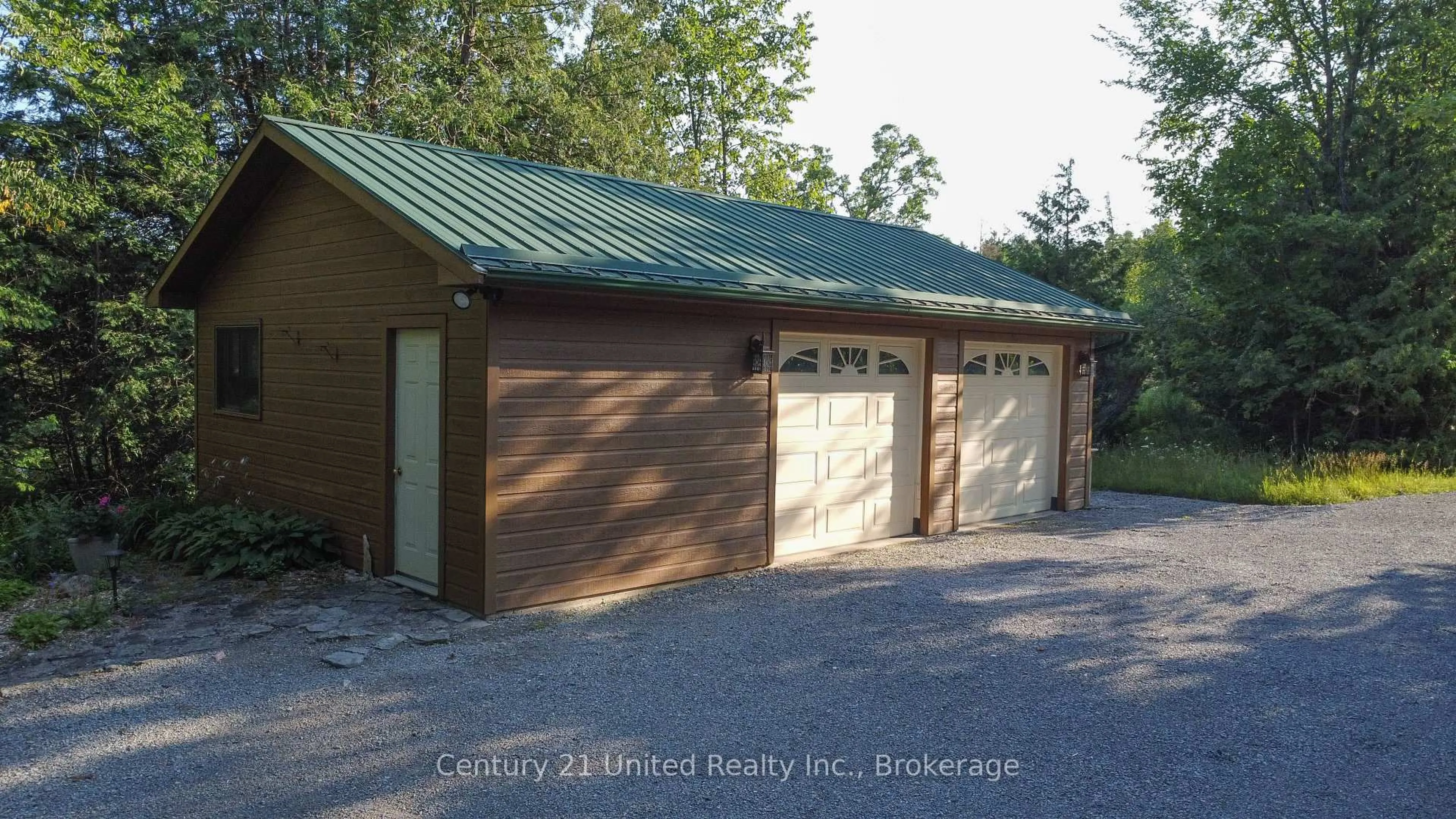Indoor garage for 395 Sawmill Rd, Douro-Dummer Ontario K0L 2H0