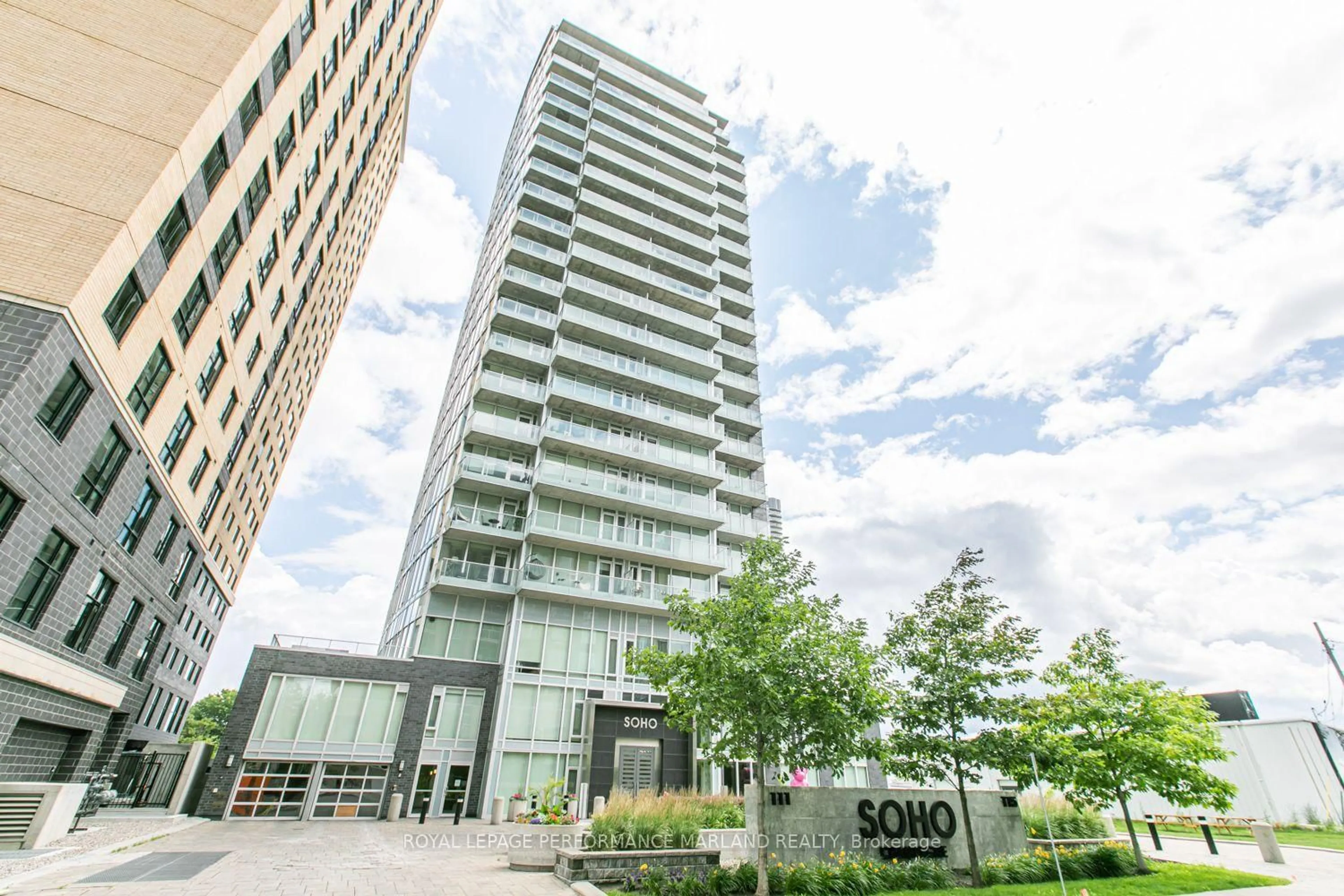 Patio, building for 111 Champagne Ave #606, Ottawa Ontario K1S 5V3