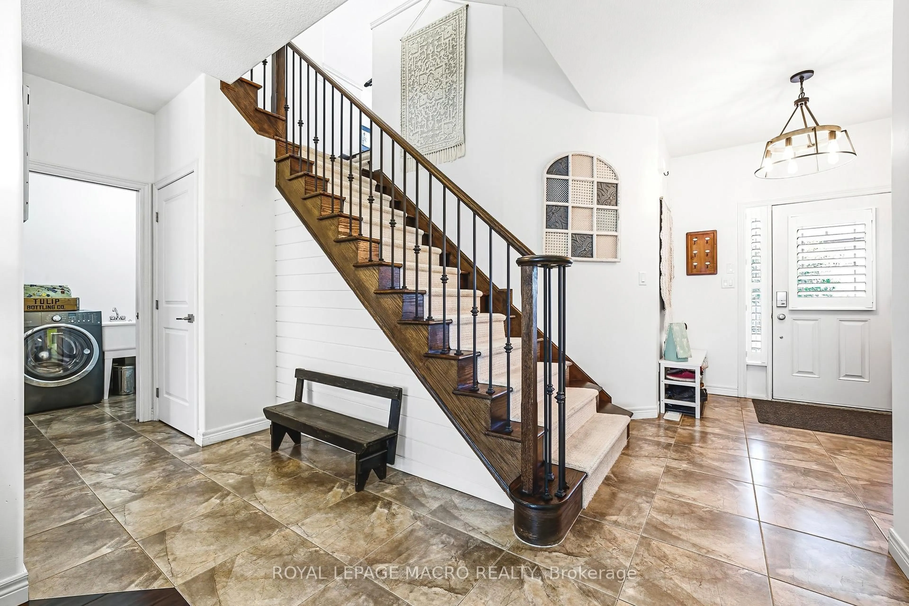 Unknown for 32 Dulgaren St, Hamilton Ontario L8W 3Y8
