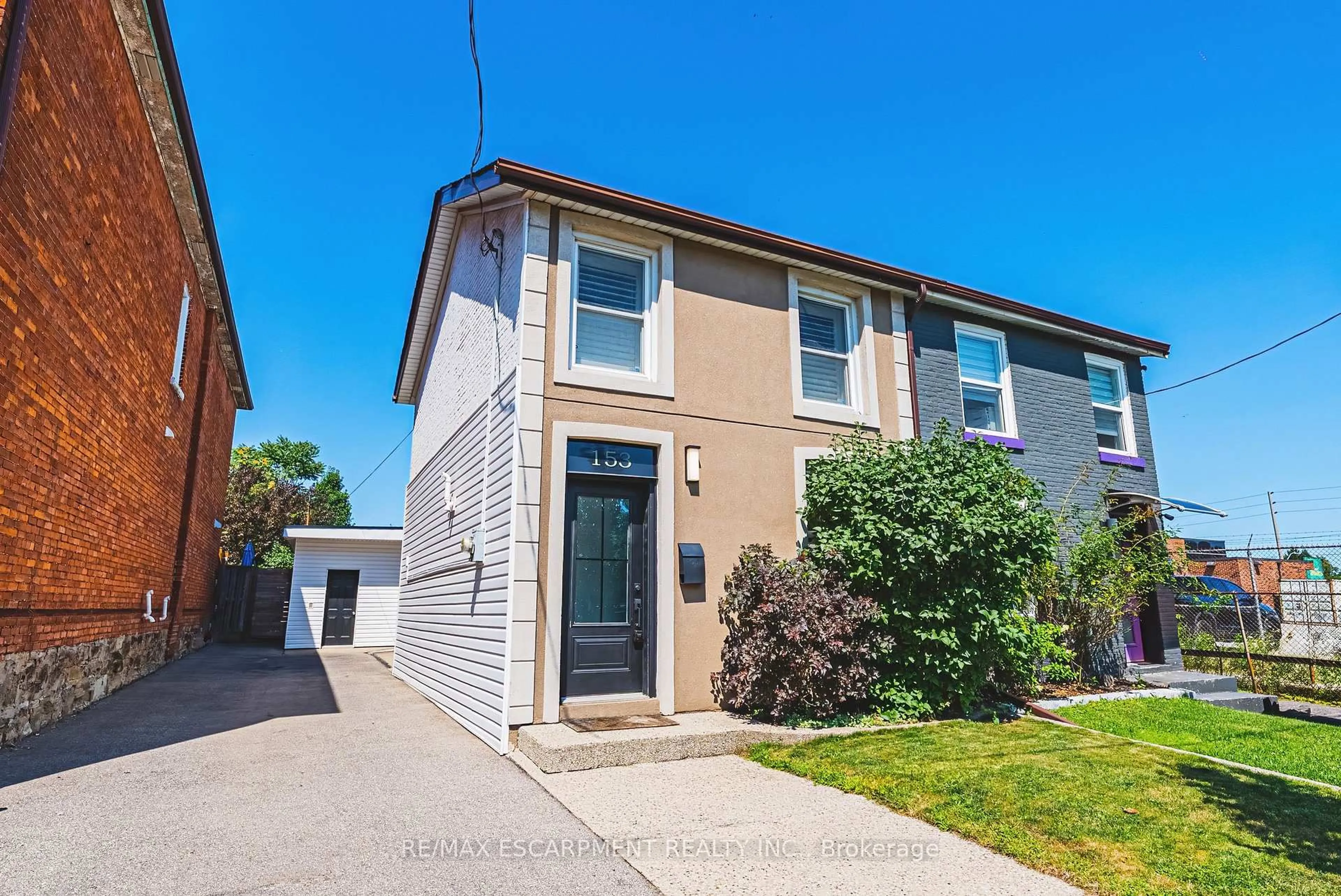 A pic from outside/outdoor area/front of a property/back of a property/a pic from drone, street for 153 Elgin St, Hamilton Ontario L8L 4Y1