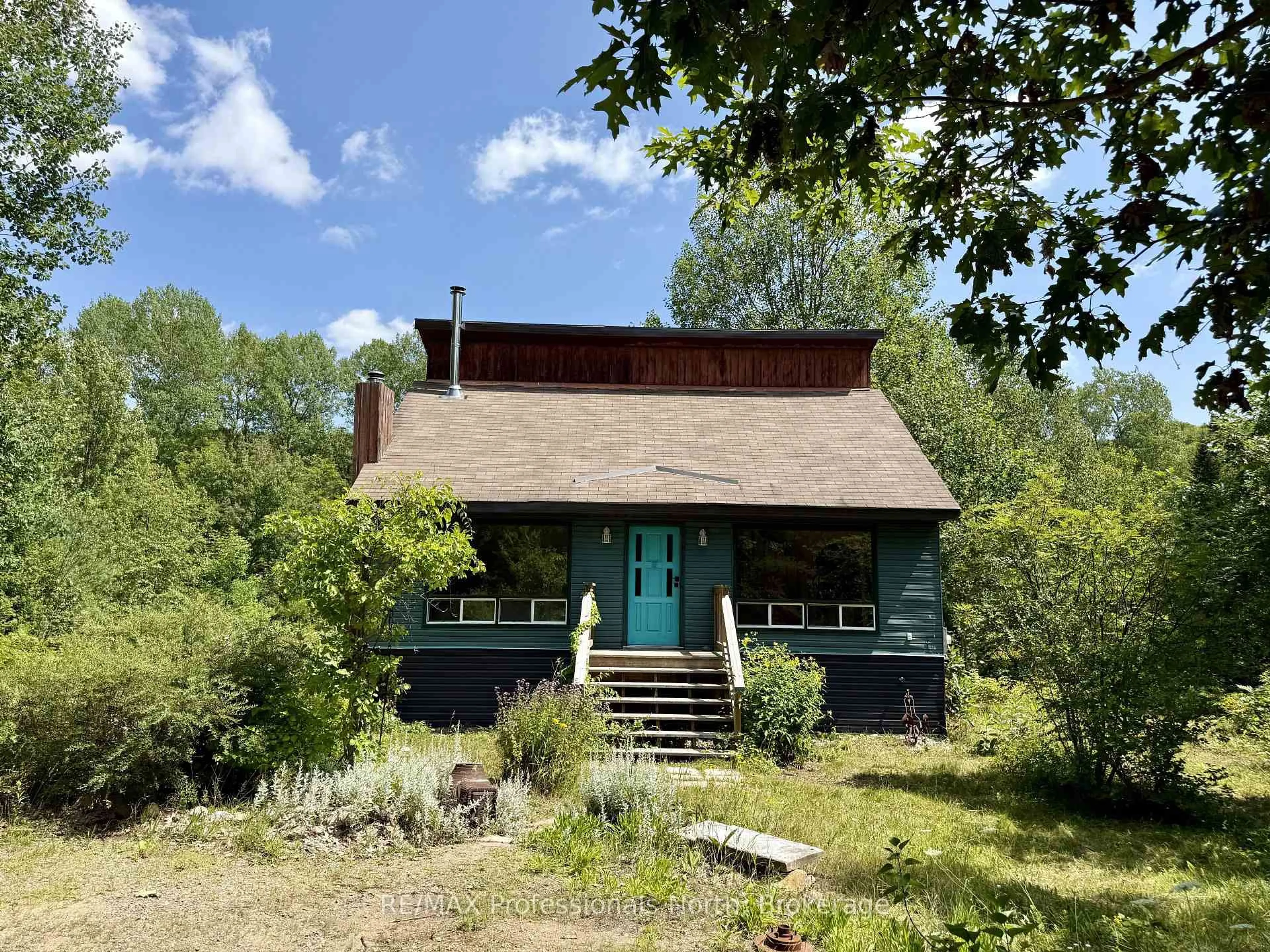 A pic from outside/outdoor area/front of a property/back of a property/a pic from drone, unknown for 1125 Fairy Falls Rd, Lake of Bays Ontario P0B 1A0