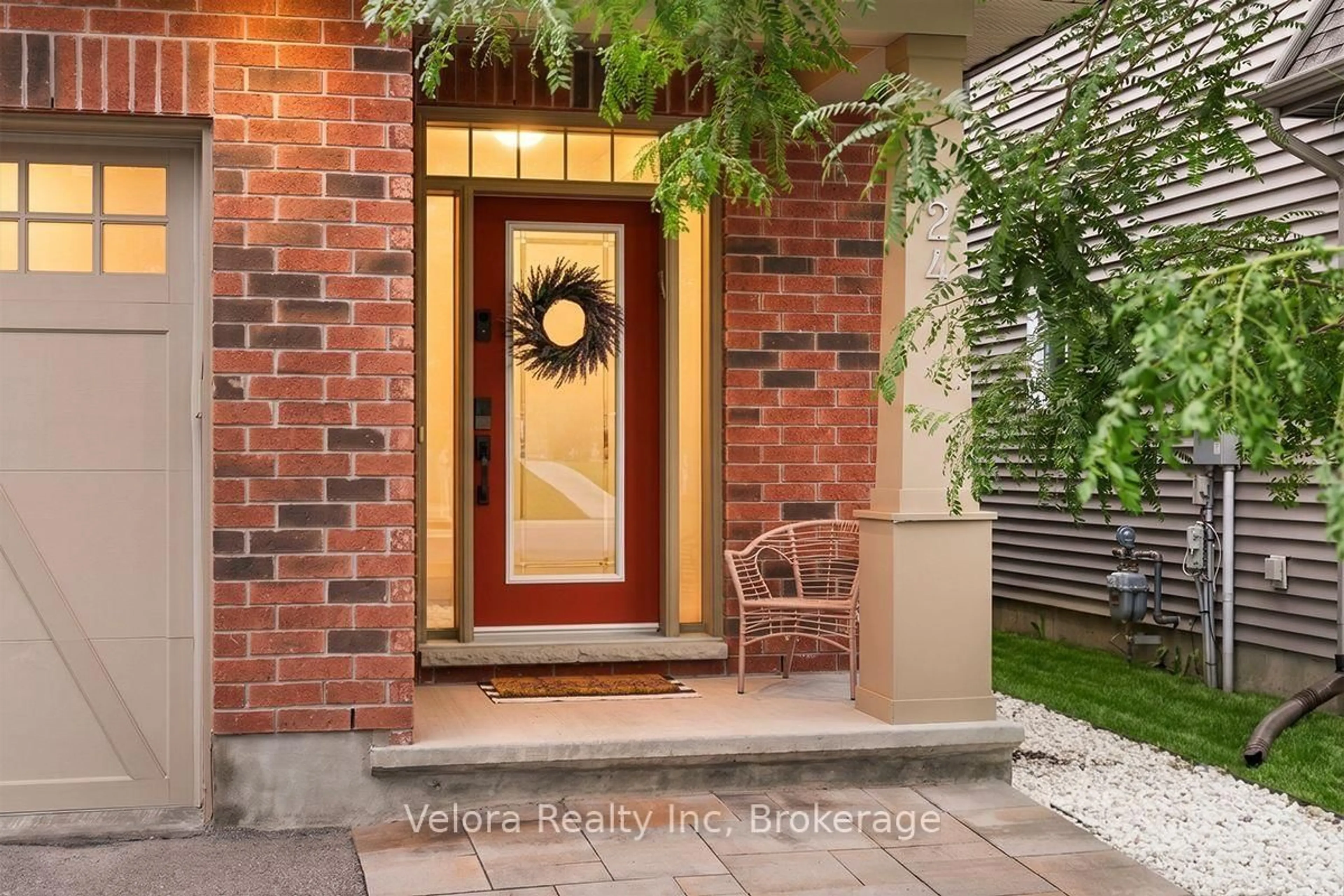 Indoor entryway for 424 Warmstone Dr, Stittsville Ontario K2S 0W2