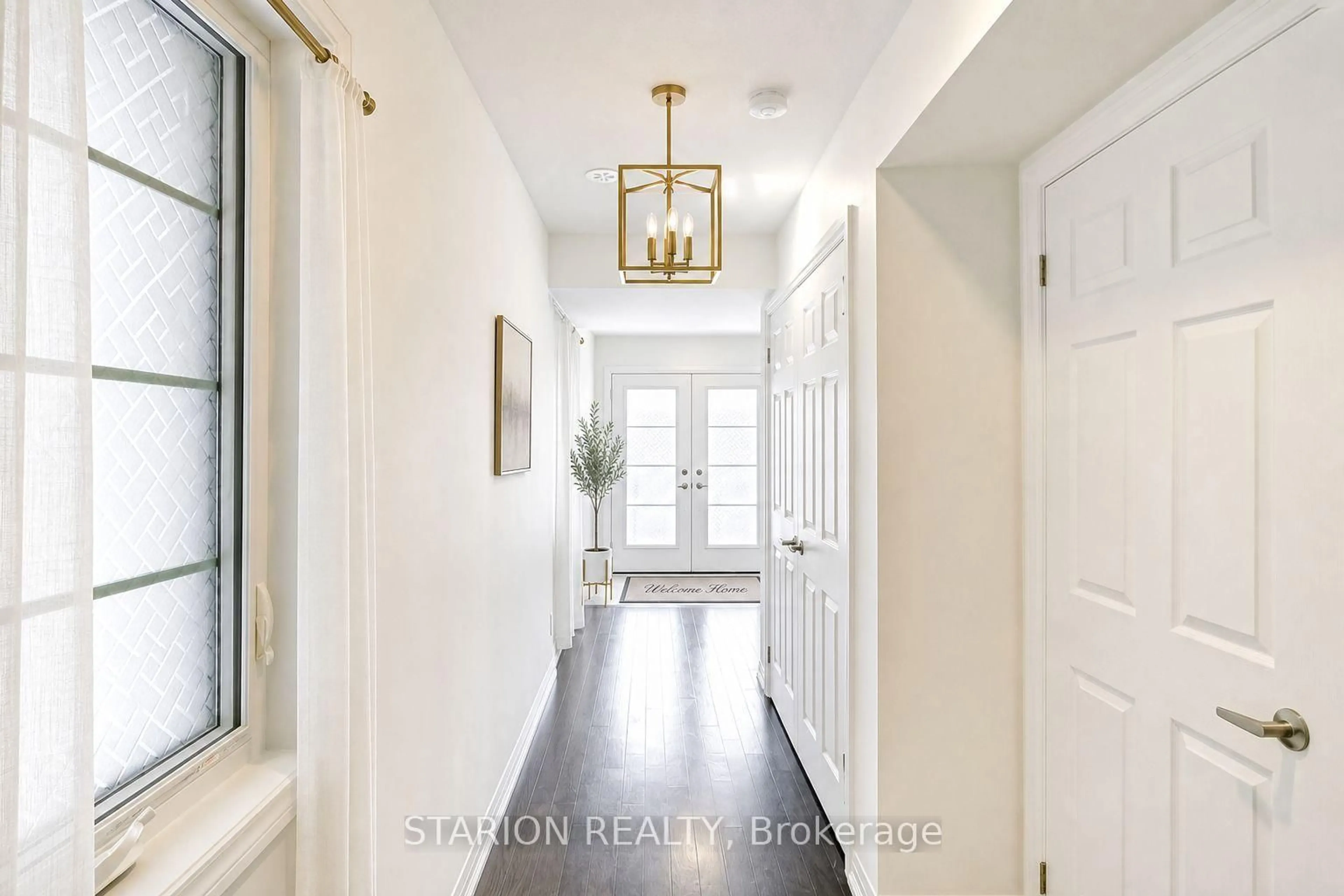 Indoor entryway for 29 Granville Cres, Haldimand Ontario N3W 0J5