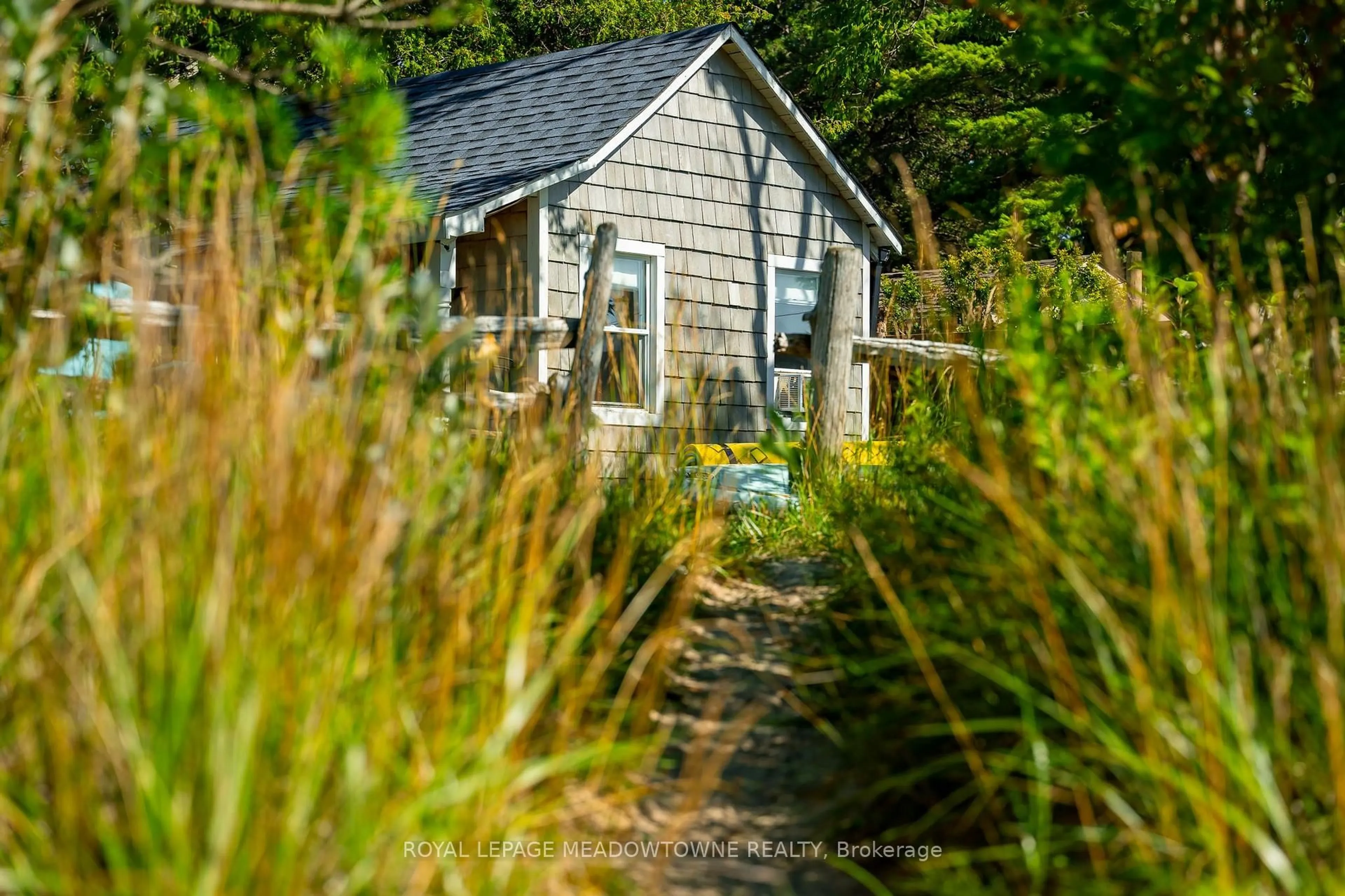 Shed for 105 5TH Ave, Native Leased Lands Ontario N0H 2L0