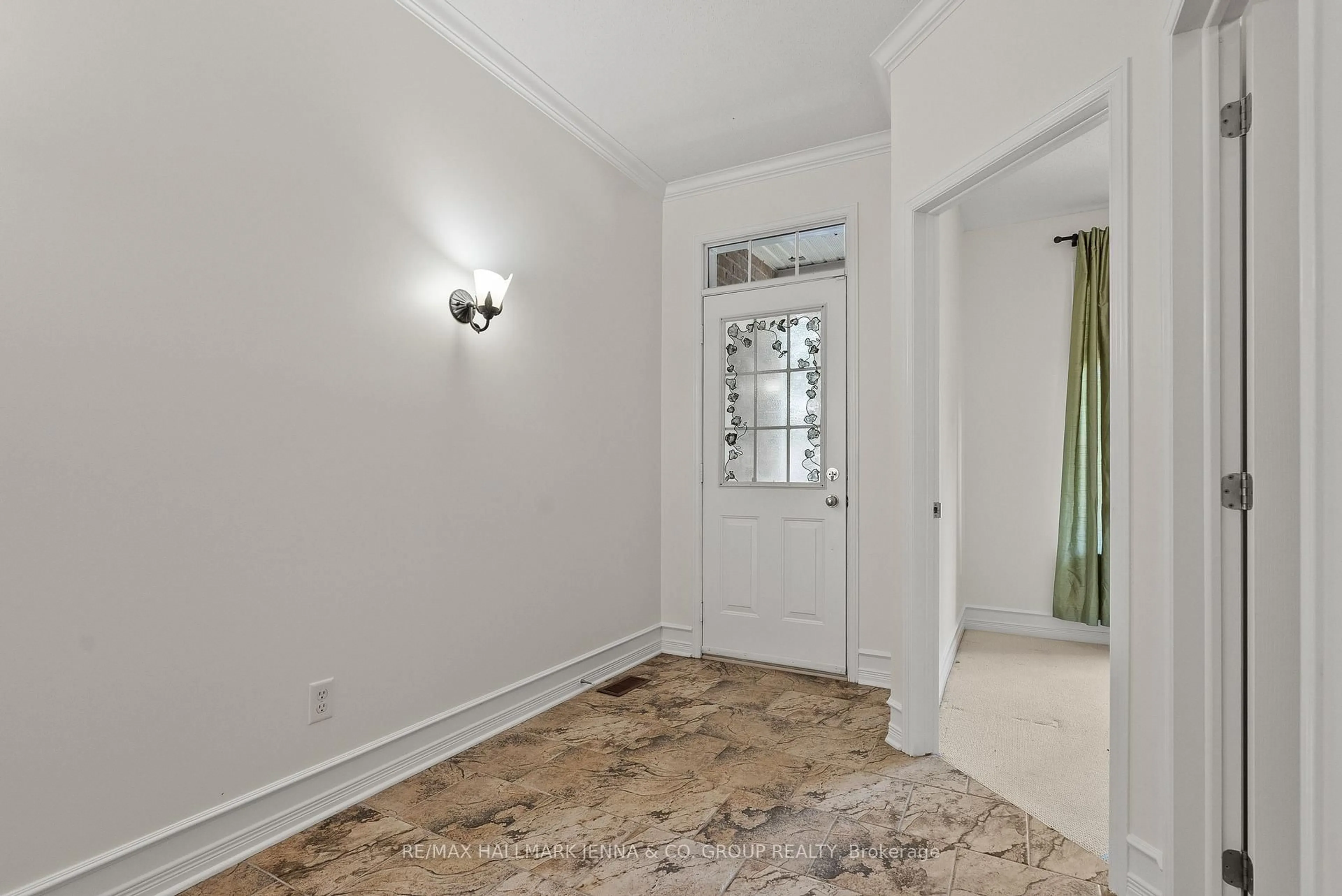 Unknown for 110 Heathercrest Private, Ottawa Ontario K2J 5E6