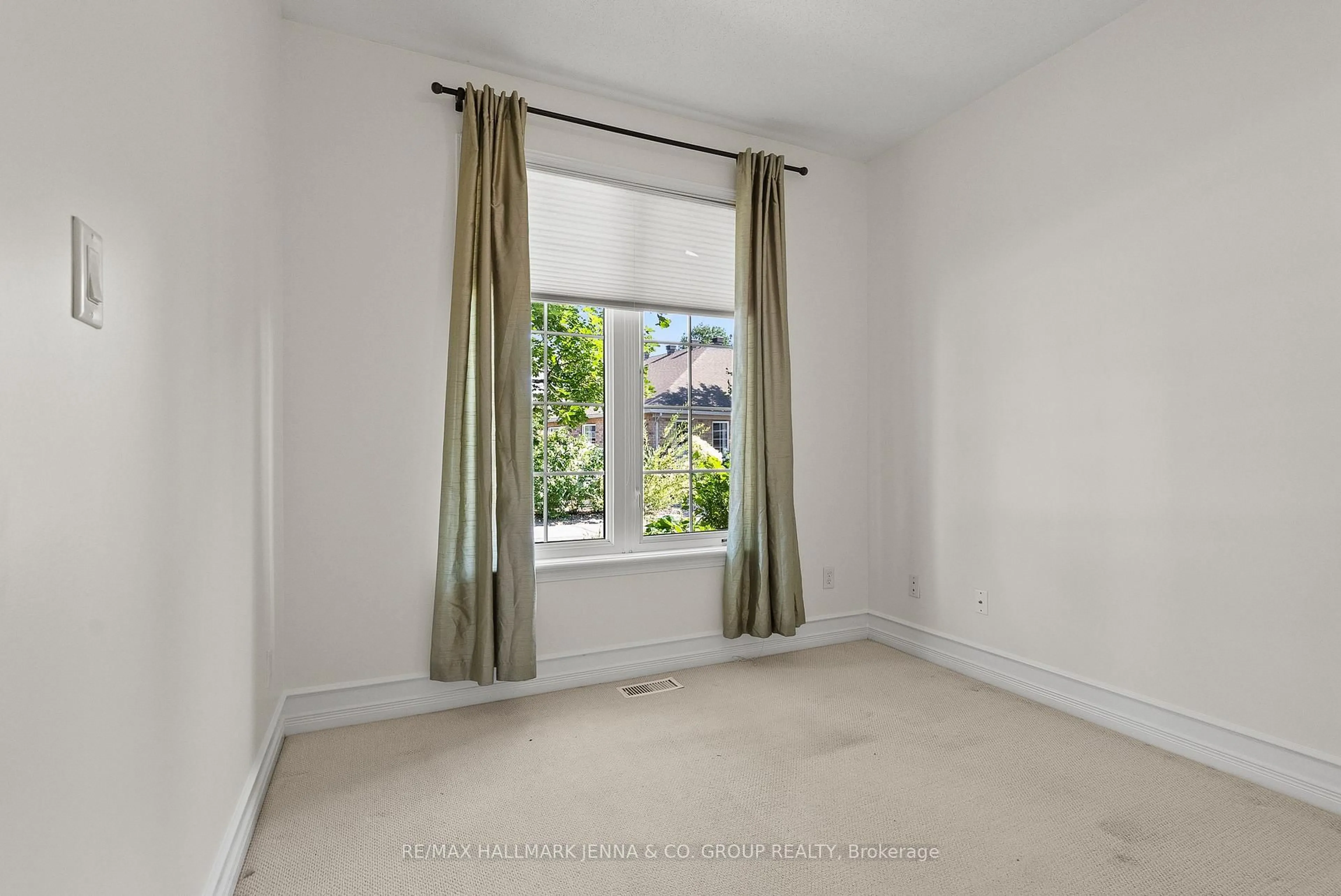 A pic of a room for 110 Heathercrest Private, Ottawa Ontario K2J 5E6