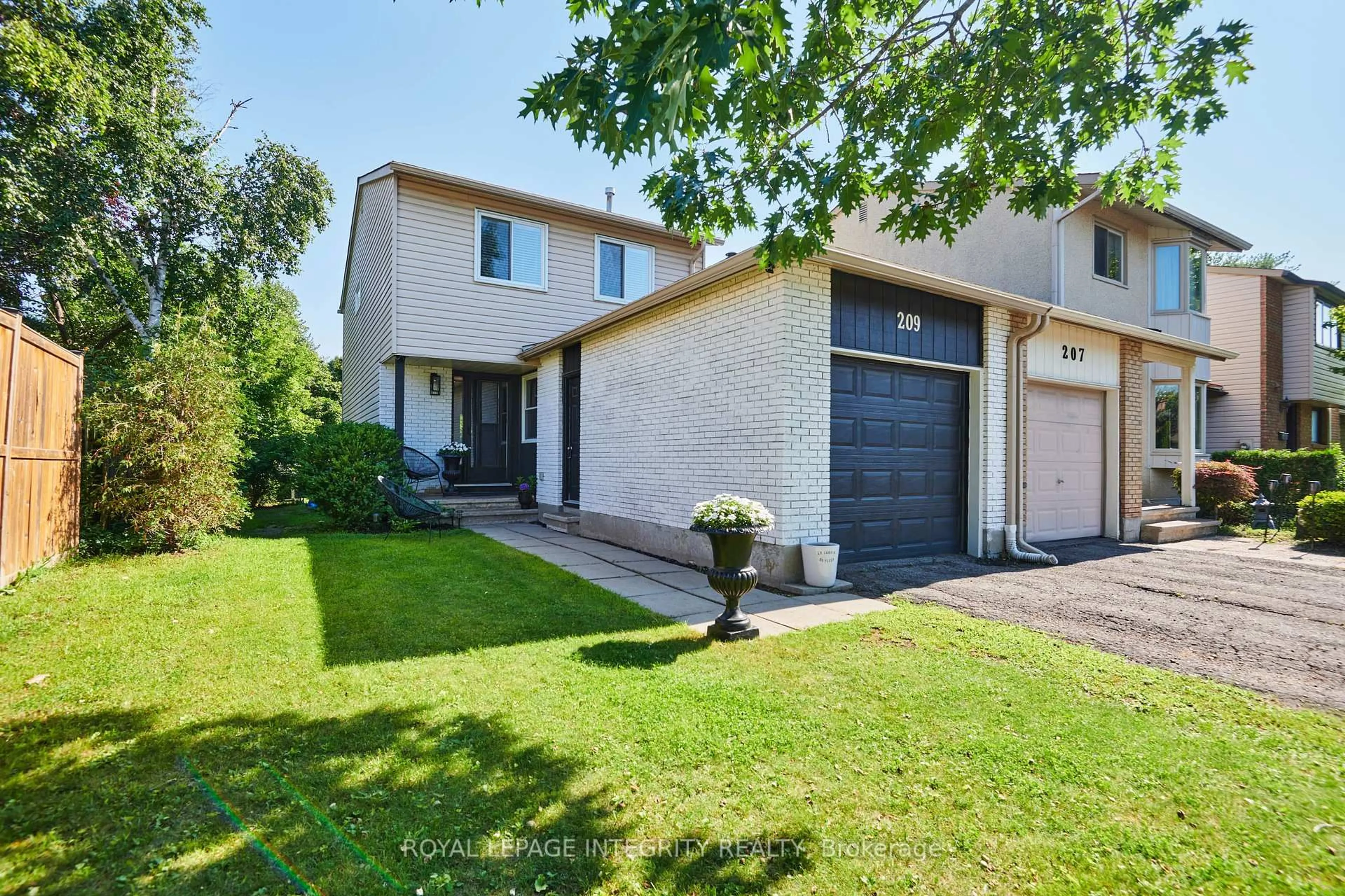 A pic from outside/outdoor area/front of a property/back of a property/a pic from drone, street for 209 SHERWAY Dr, Barrhaven Ontario K2J 2B3