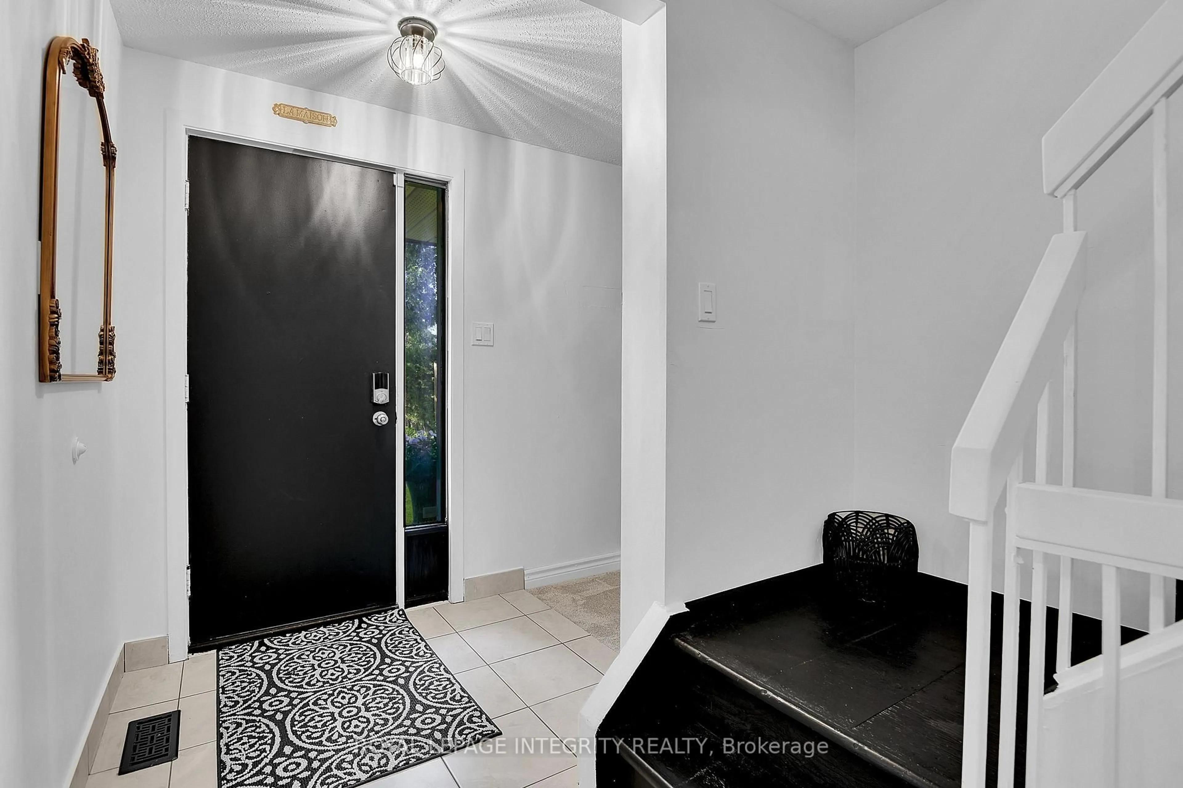 Indoor entryway for 209 SHERWAY Dr, Barrhaven Ontario K2J 2B3