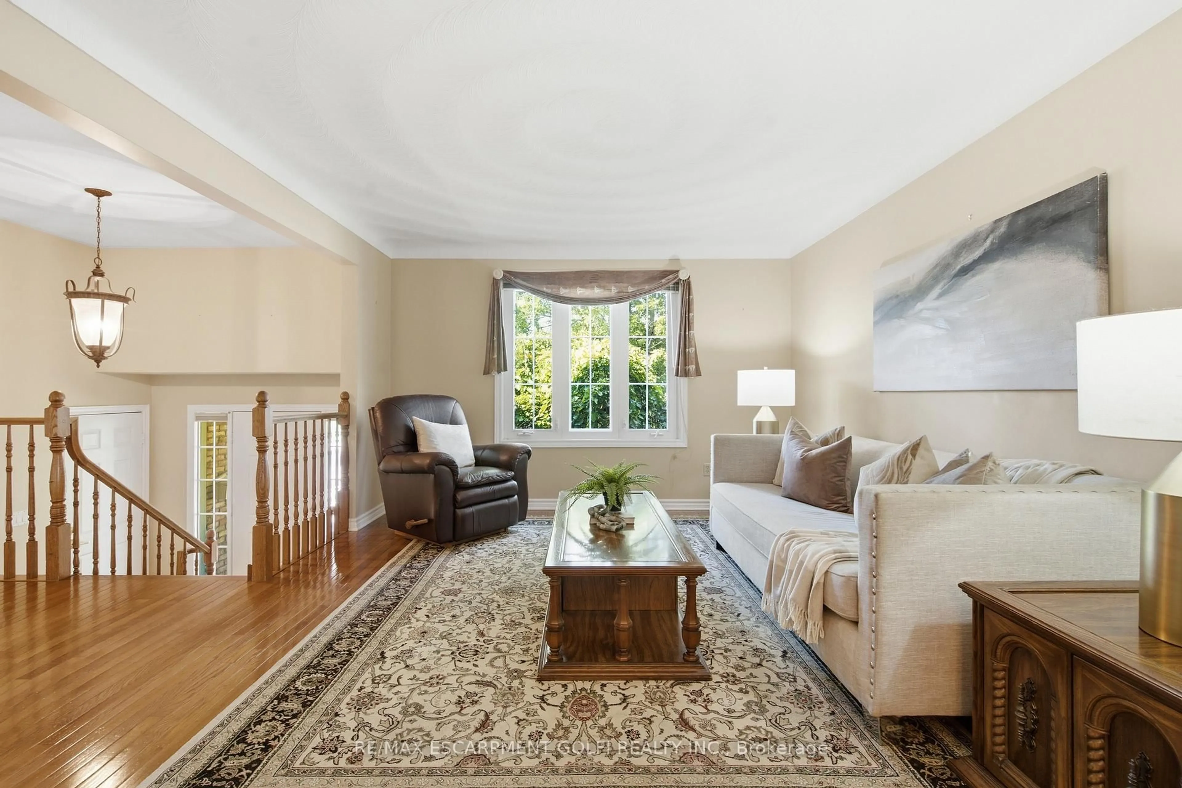 Living room with furniture, unknown for 177 Northwood Dr, Welland Ontario L3C 6V8
