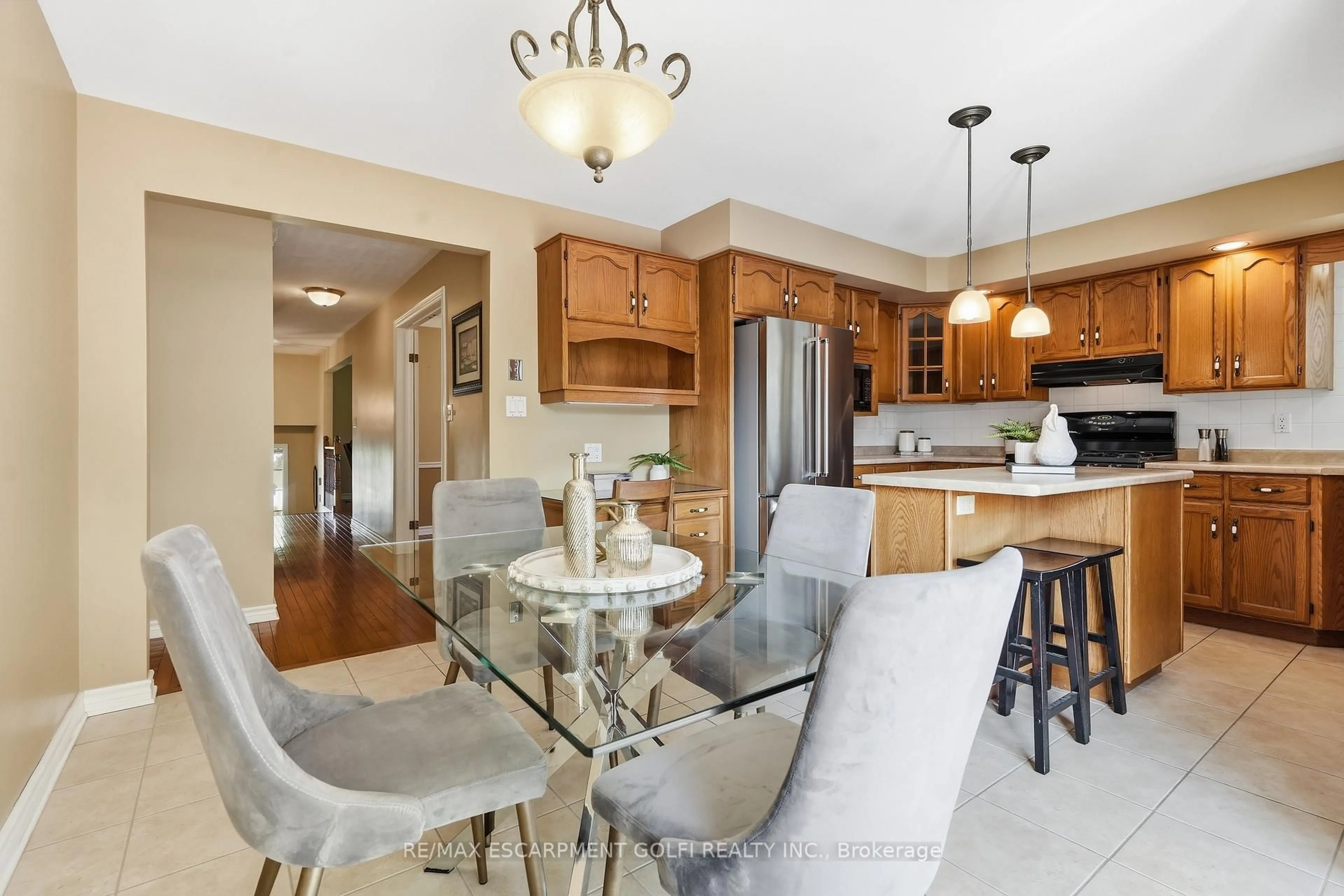 Open concept kitchen, unknown for 177 Northwood Dr, Welland Ontario L3C 6V8