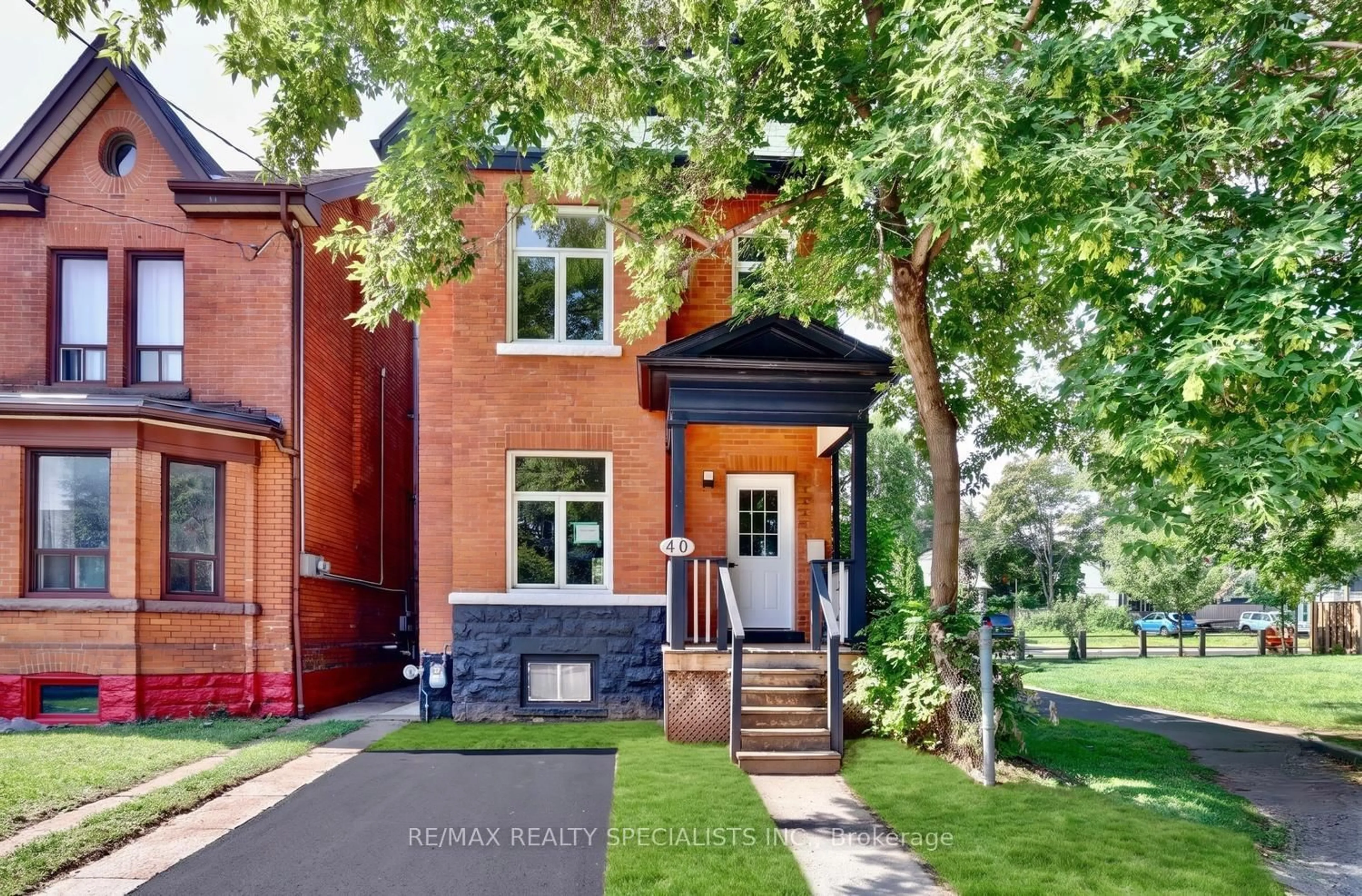 Home with brick exterior material, street for 40 Century St, Hamilton Ontario L8L 1V8
