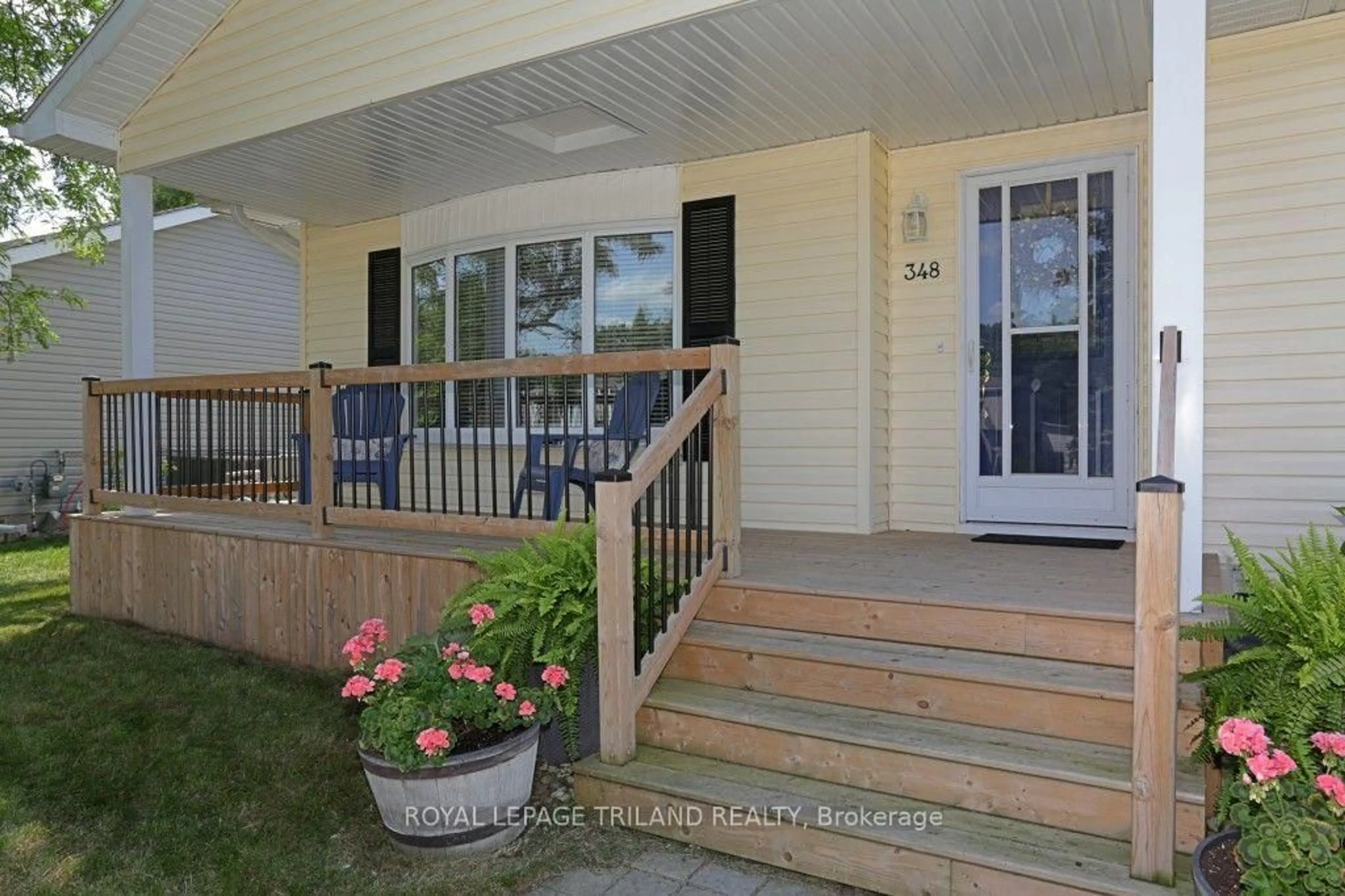 Indoor entryway for 348 Shannon Blvd, South Huron Ontario N0M 1T0