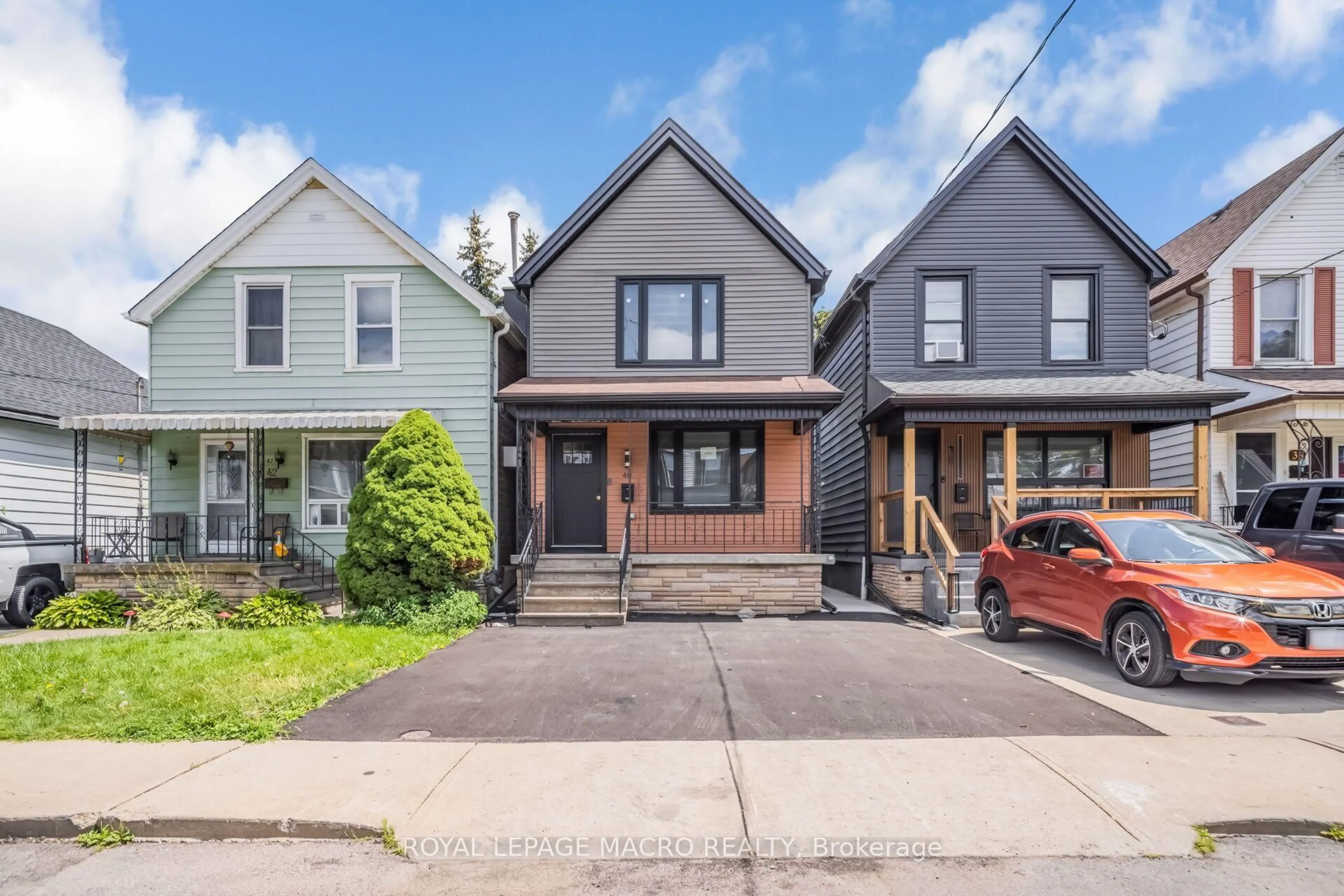 Home with brick exterior material, street for 40 Glendale Ave, Hamilton Ontario L8L 7J3