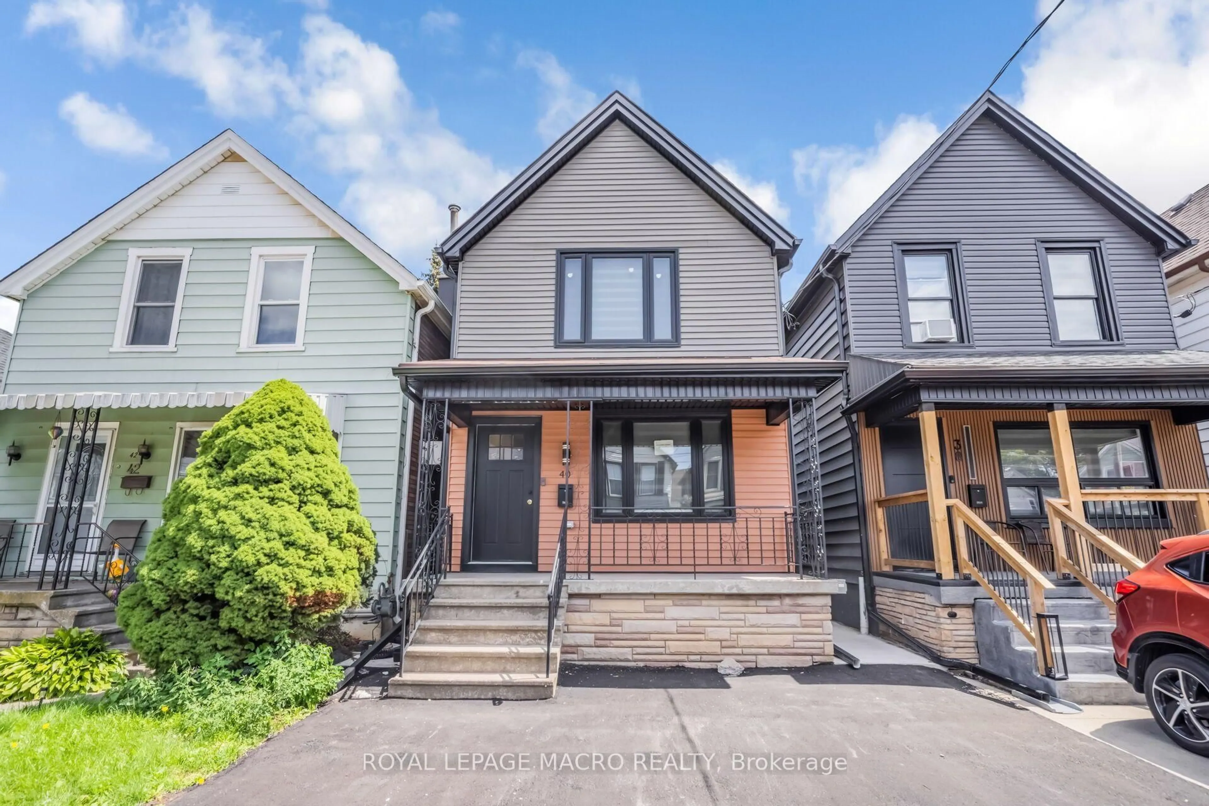 Home with brick exterior material, street for 40 Glendale Ave, Hamilton Ontario L8L 7J3