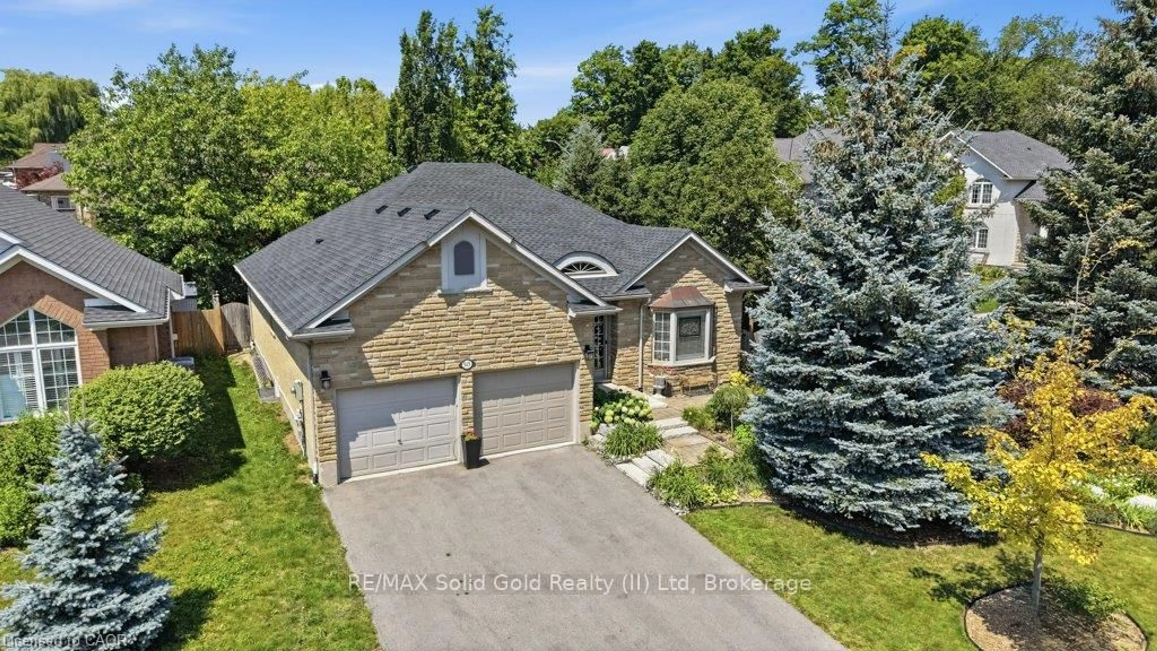 A pic from outside/outdoor area/front of a property/back of a property/a pic from drone, street for 515 Birchleaf Walk, Waterloo Ontario N2T 2W5