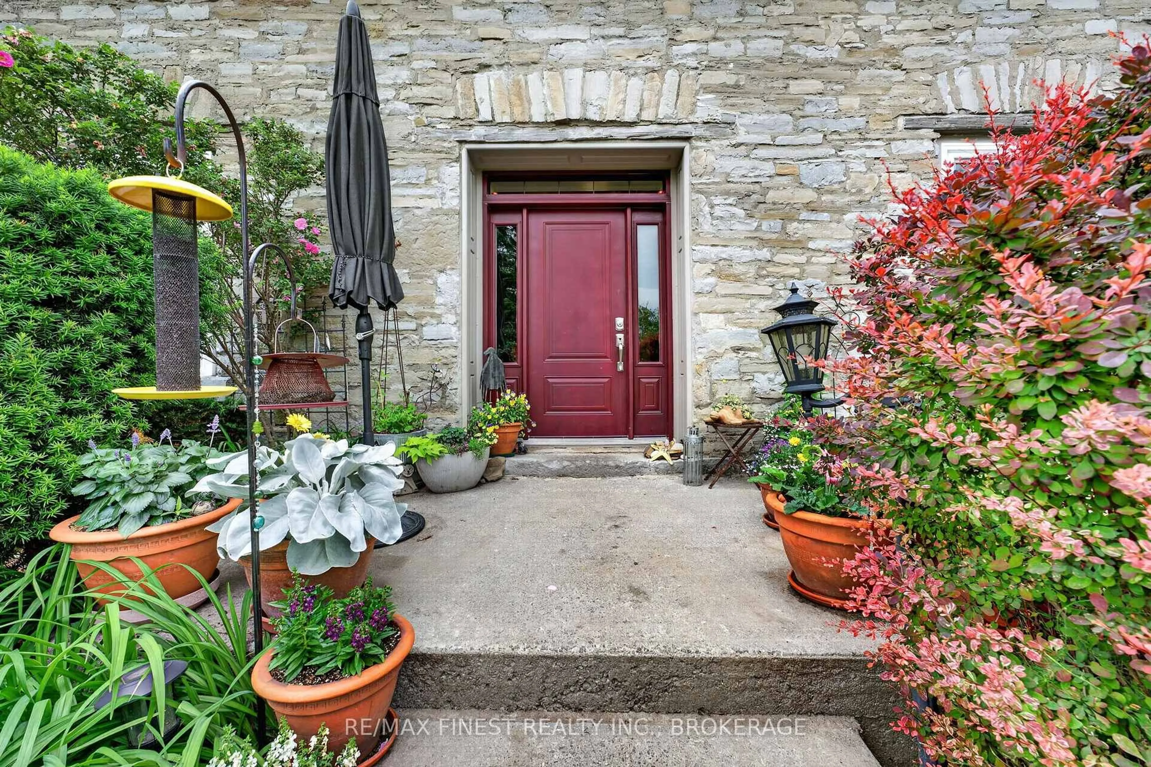 Indoor entryway for 1158 County Road 27, Newburgh Ontario K0K 2S0