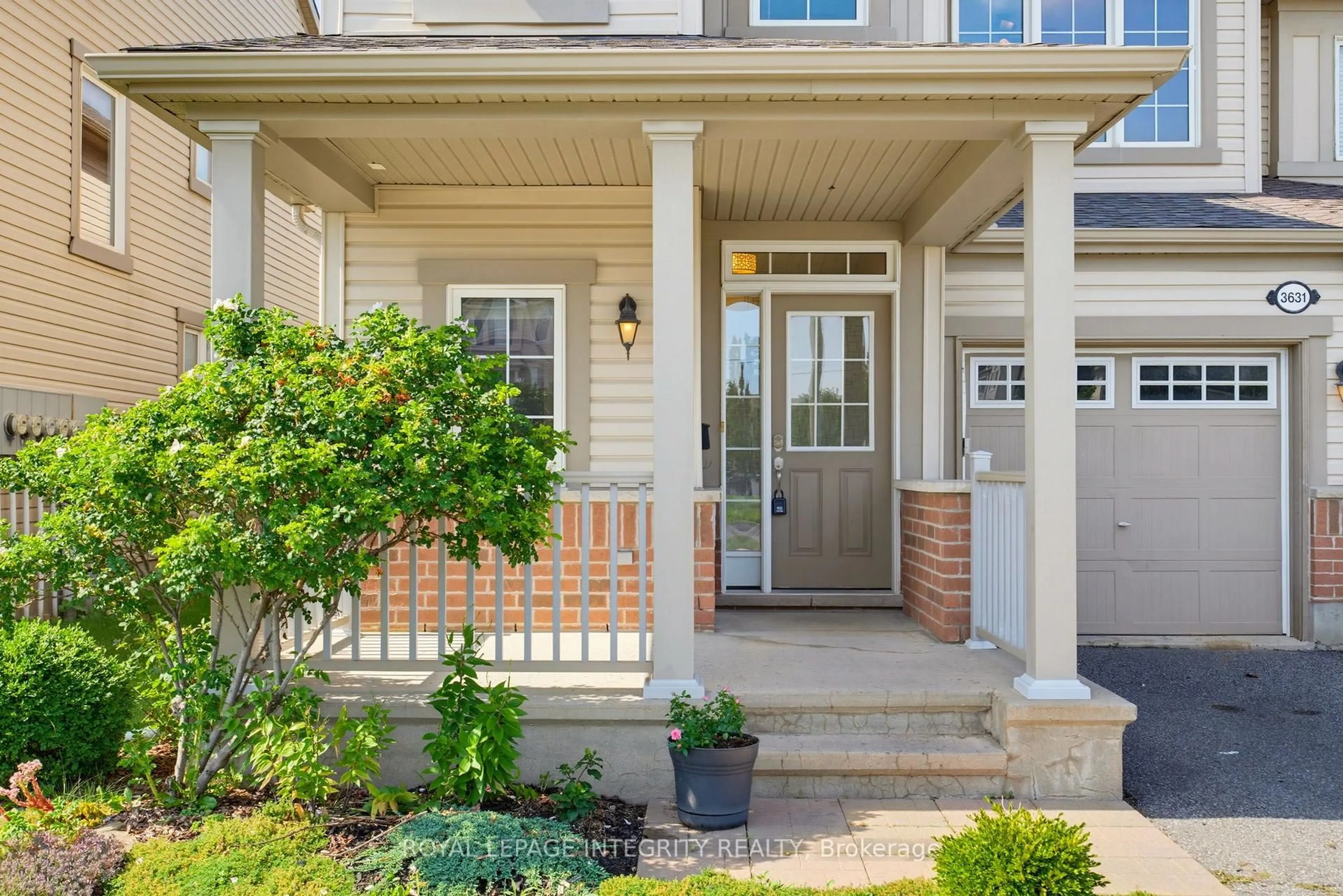 Indoor entryway for 3631 Cambrian Rd, Ottawa Ontario K2J 0S8