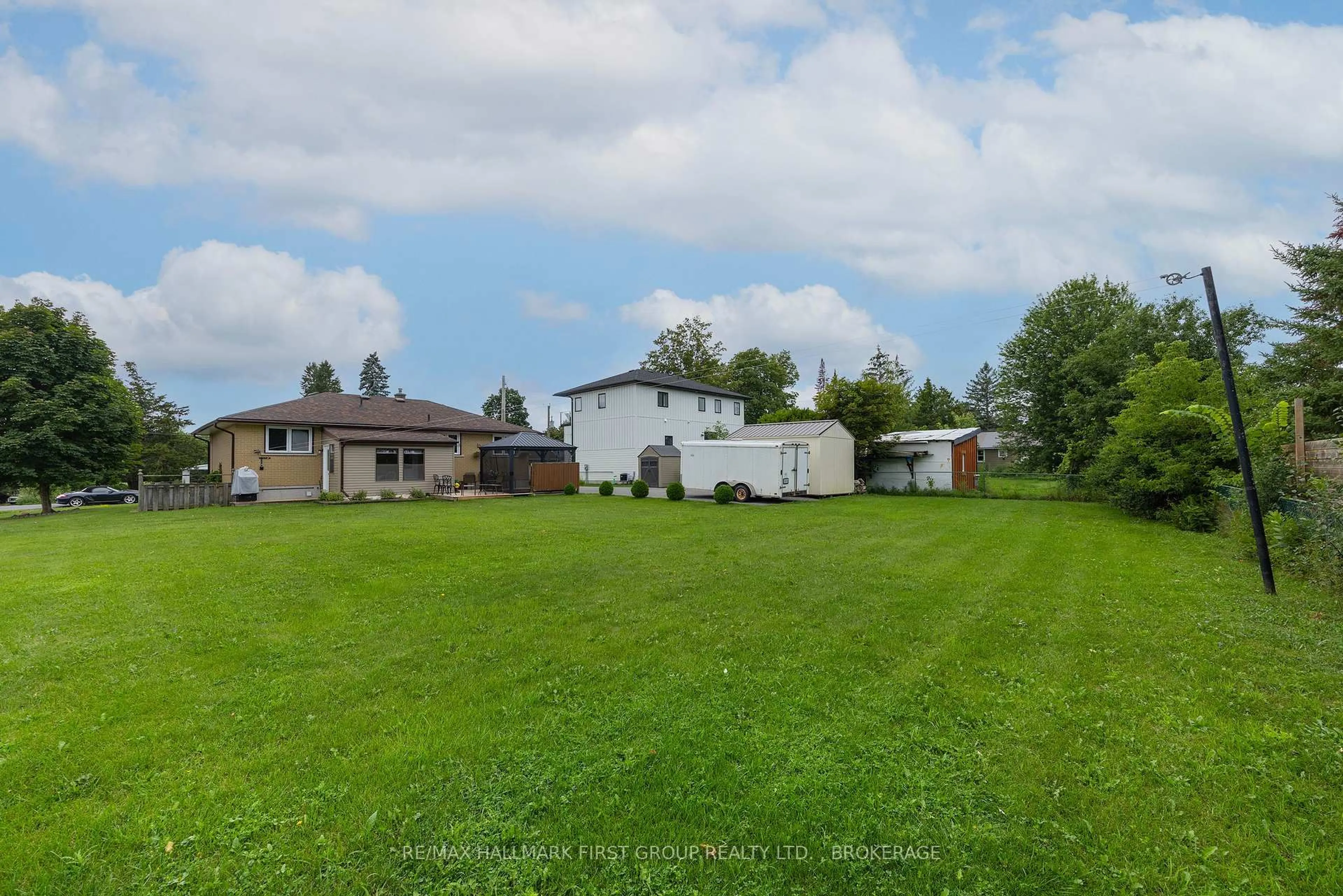 A pic from outside/outdoor area/front of a property/back of a property/a pic from drone, unknown for 1440 Sproule St, Kingston Ontario K7P 2V3