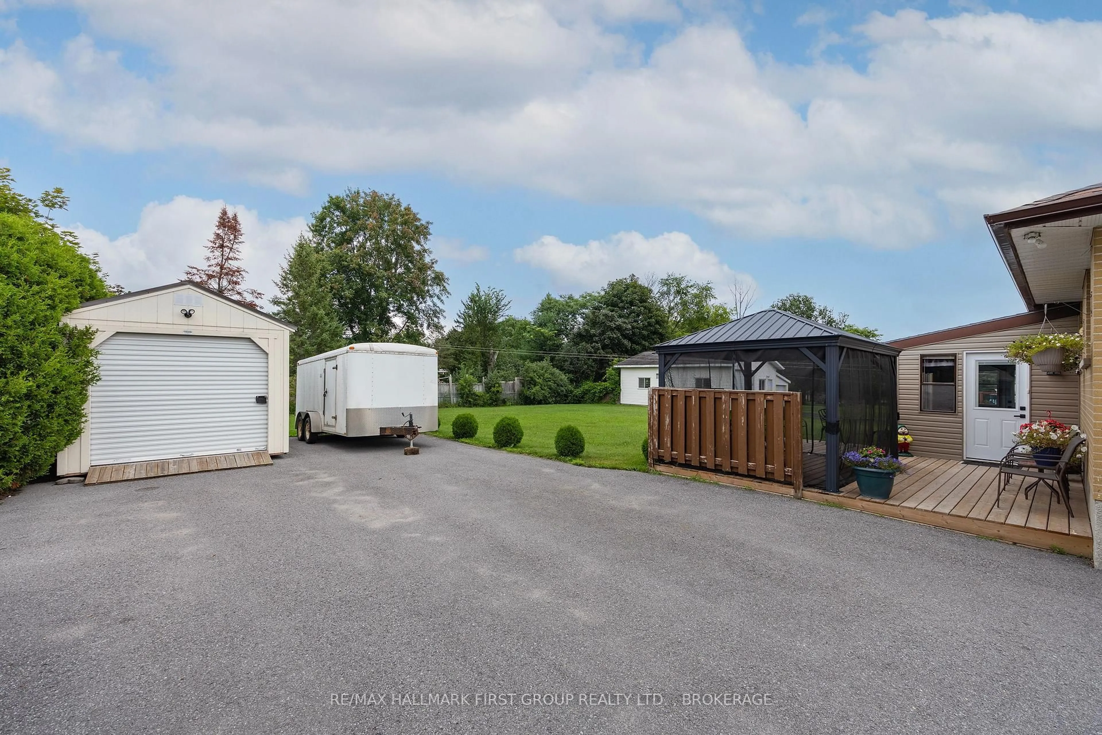 A pic from outside/outdoor area/front of a property/back of a property/a pic from drone, street for 1440 Sproule St, Kingston Ontario K7P 2V3