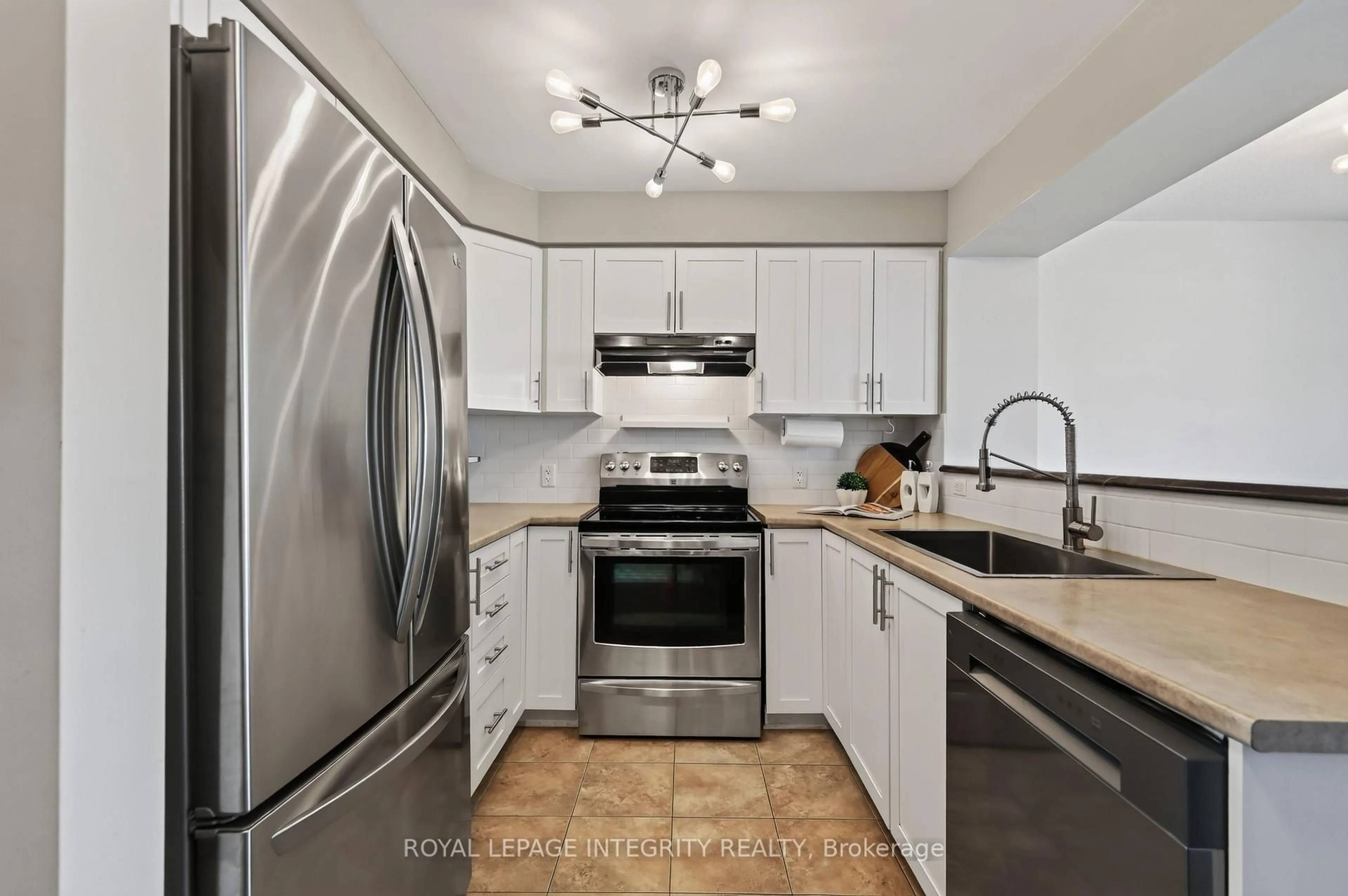 Standard kitchen, unknown for 635 Reardon Private, Ottawa Ontario K1V 2K9