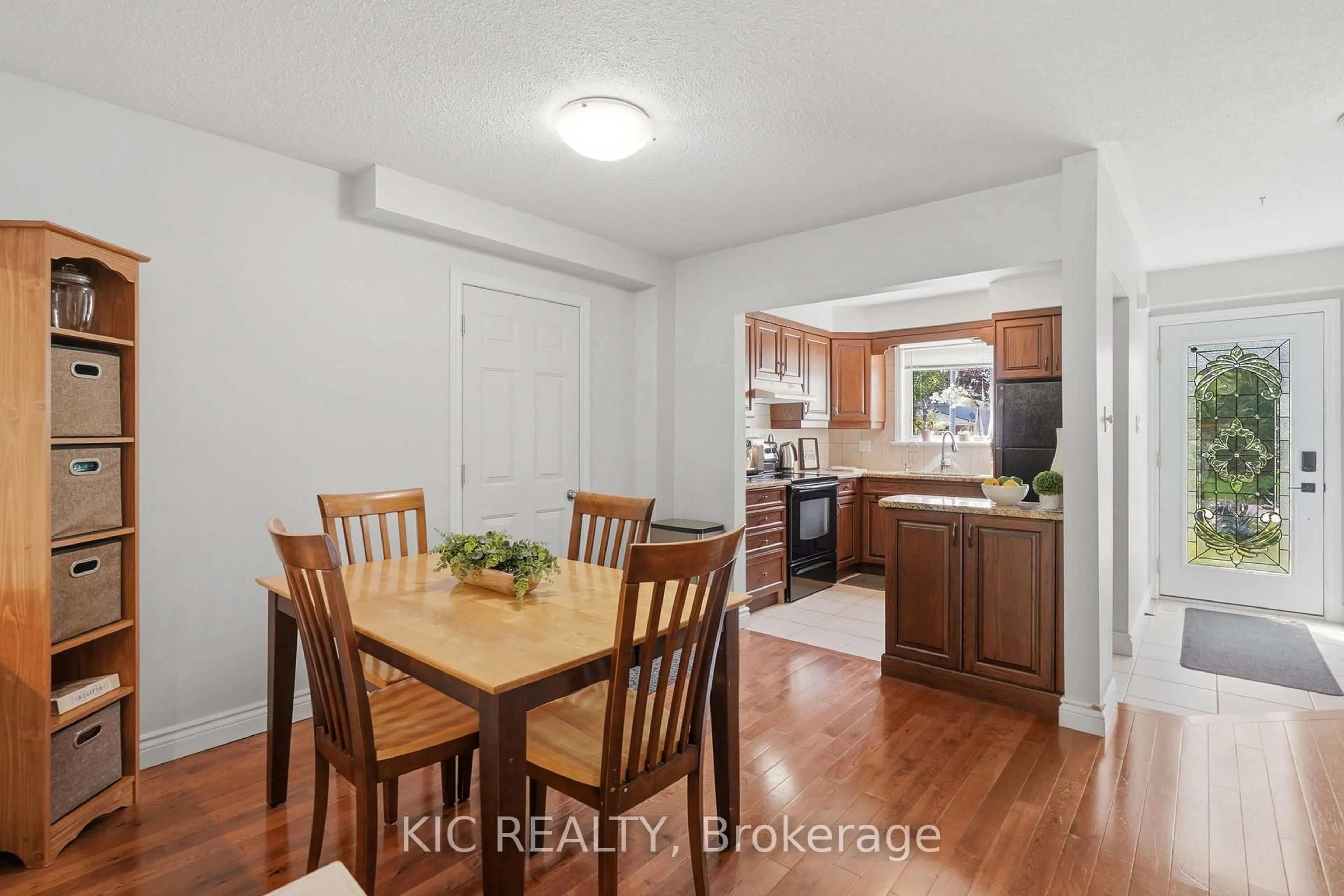 Standard kitchen, wood/laminate floor for 320 Centre St, Shelburne Ontario L9V 2Y6