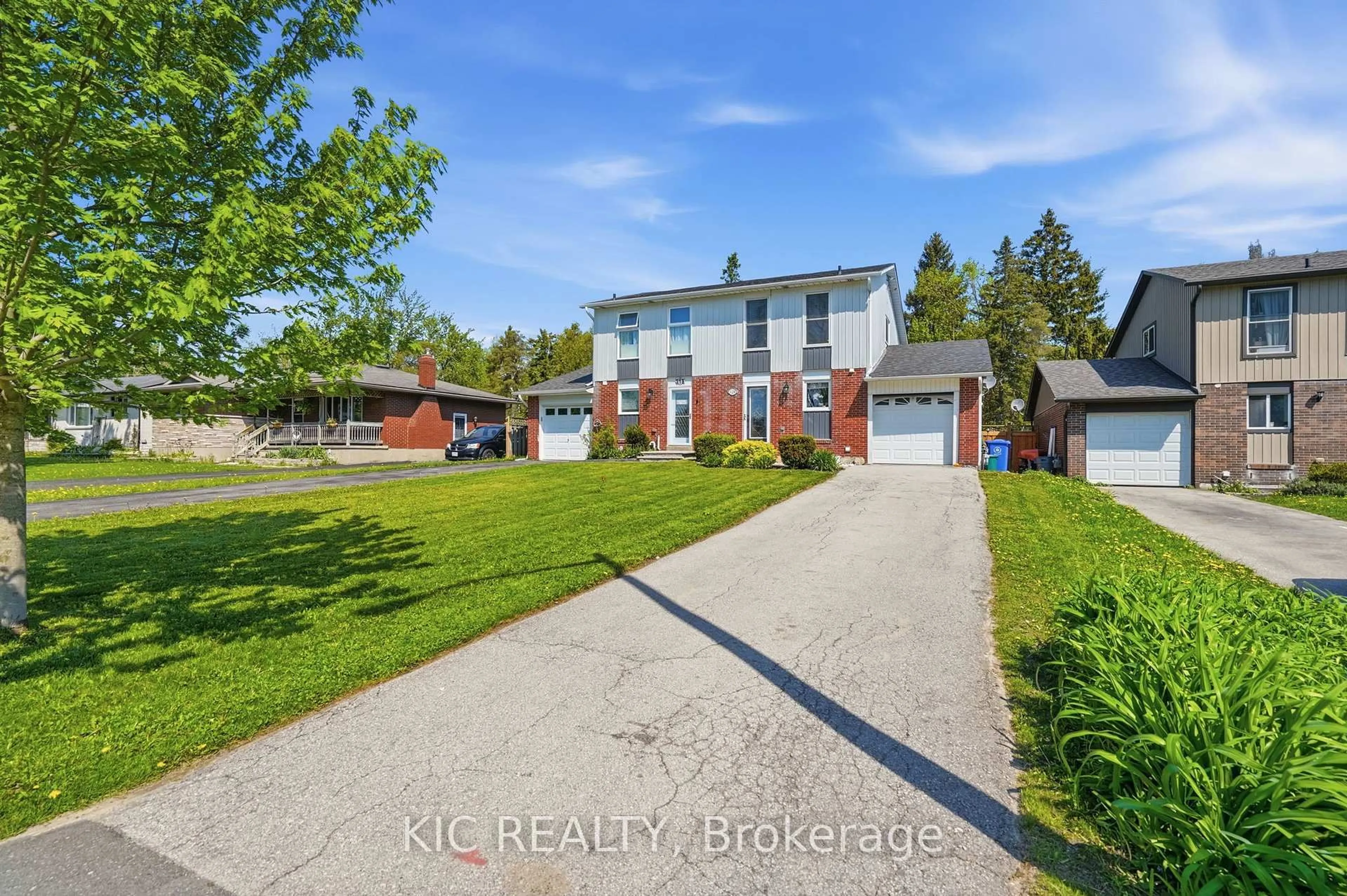 A pic from outside/outdoor area/front of a property/back of a property/a pic from drone, street for 320 Centre St, Shelburne Ontario L9V 2Y6