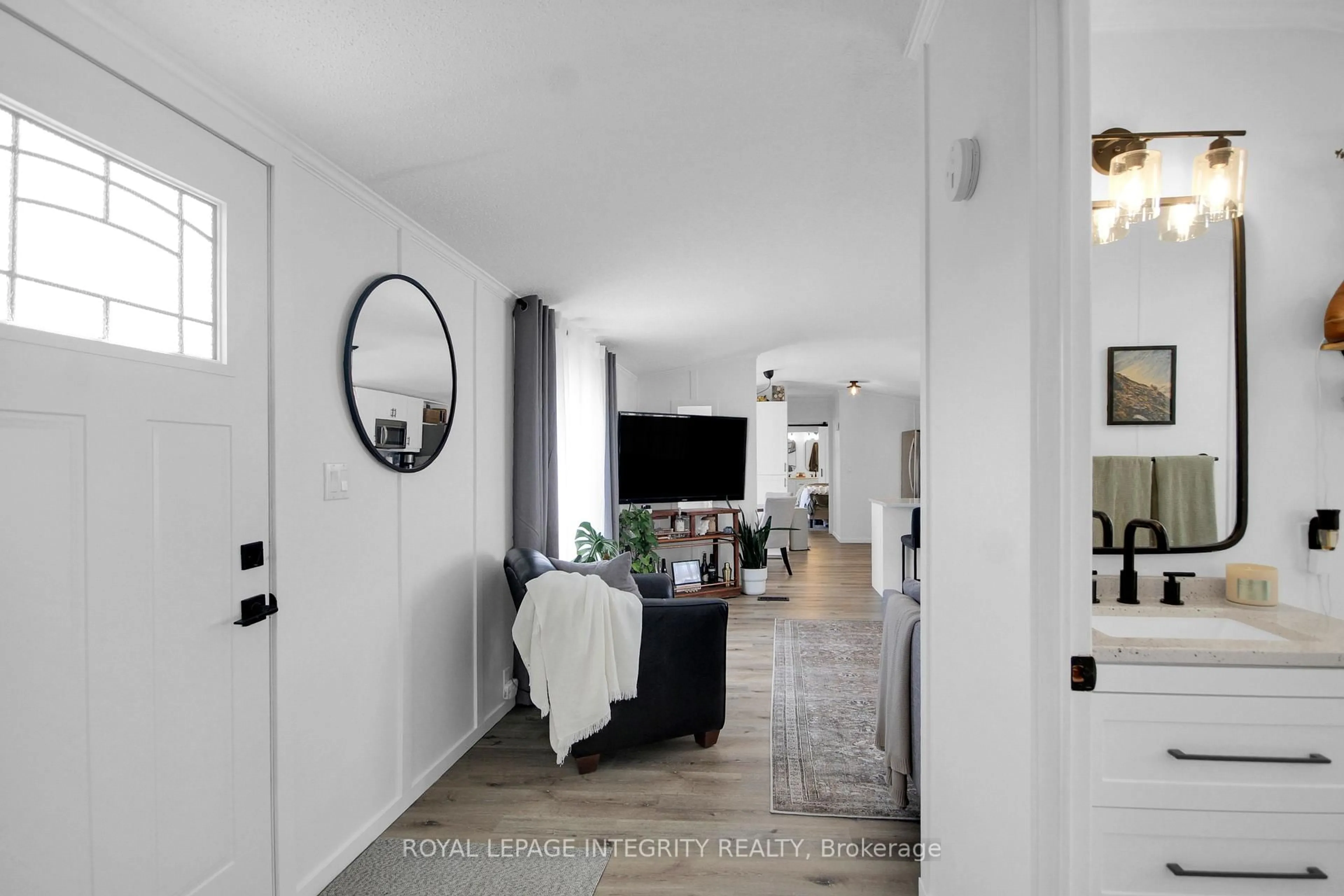 Indoor entryway for 6727 Chris Tierney Private, Ottawa Ontario K4P 1H4