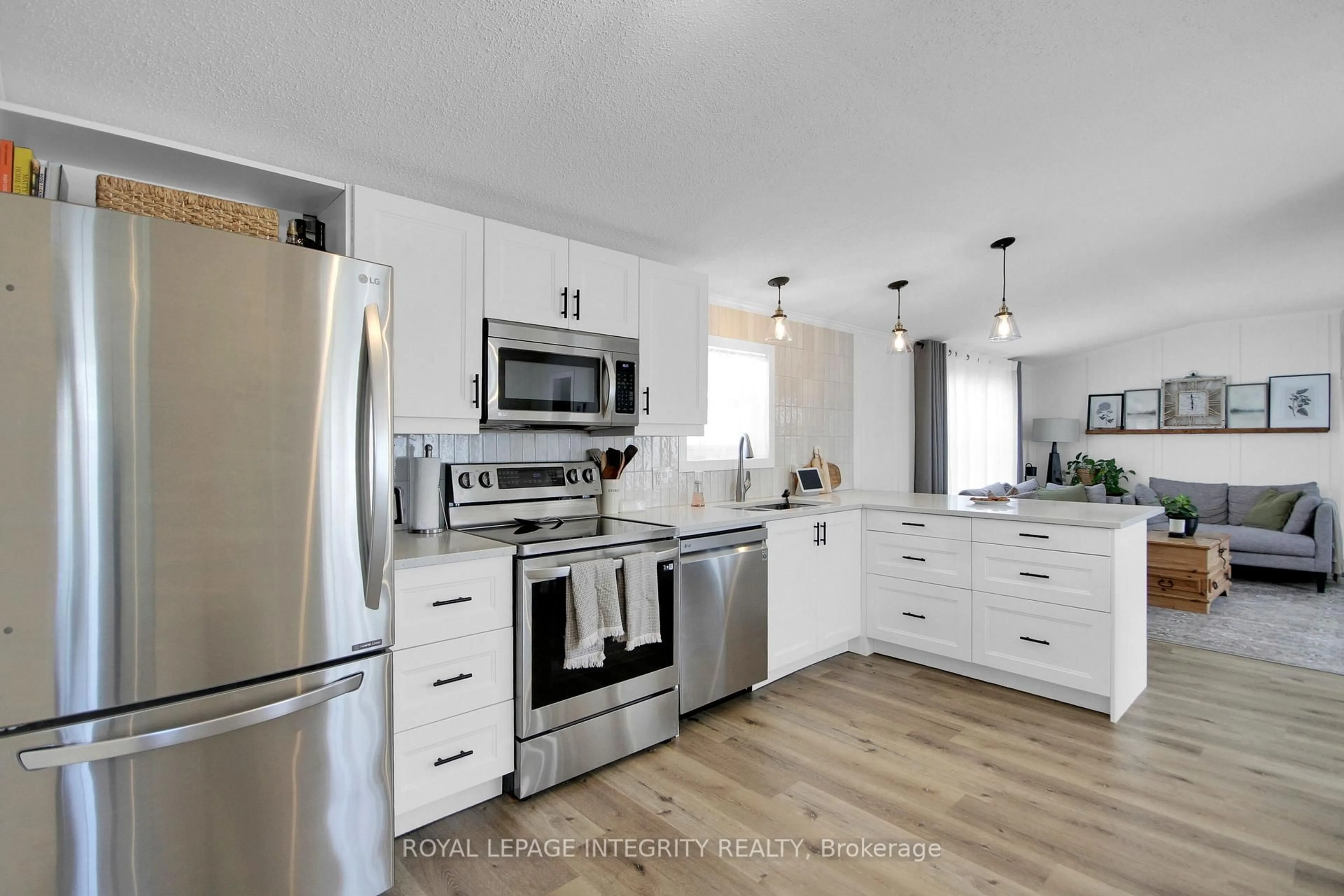 Open concept kitchen, unknown for 6727 Chris Tierney Private, Ottawa Ontario K4P 1H4
