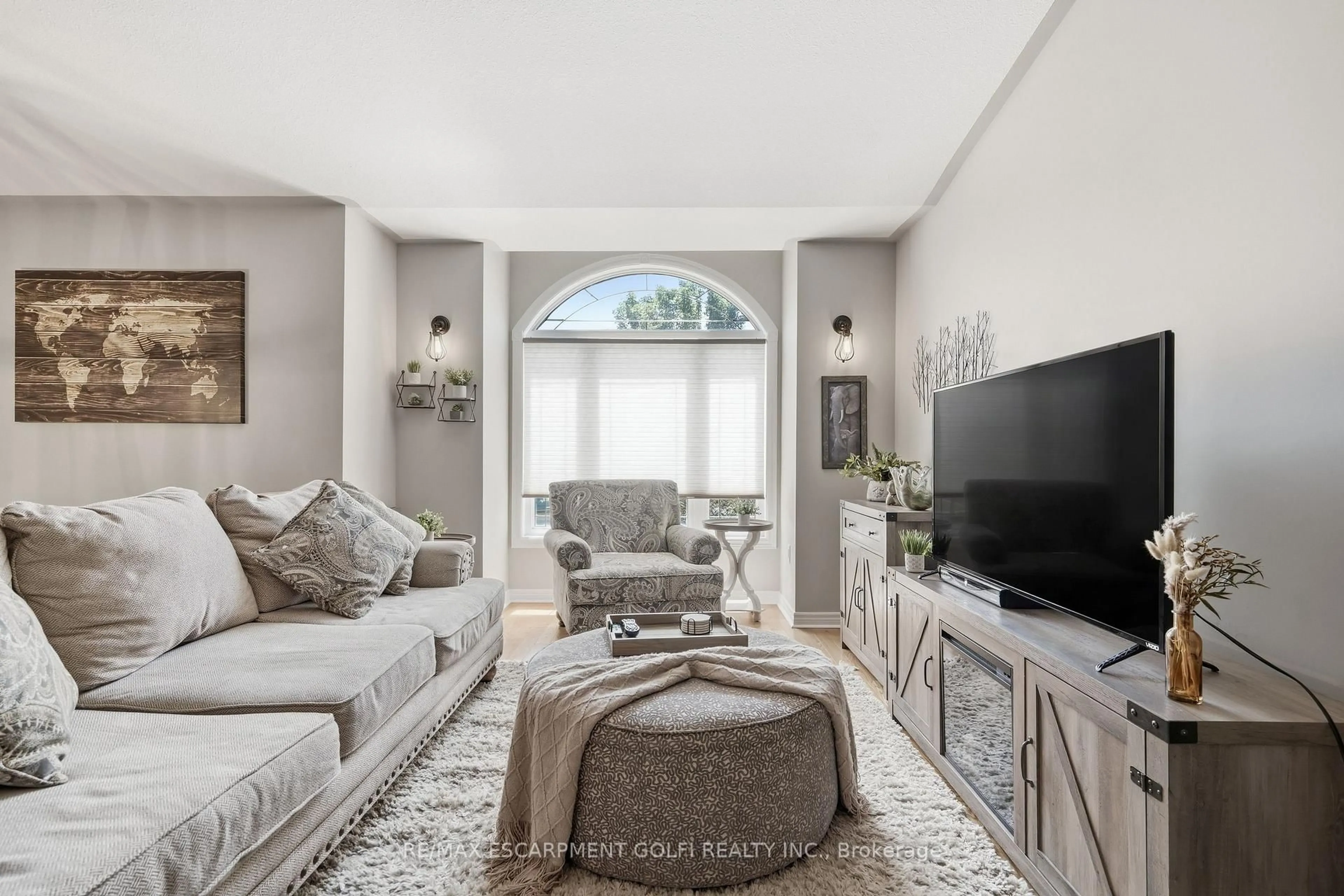 Living room with furniture, unknown for 202 WELLBROOK Blvd, Welland Ontario L3C 7M9