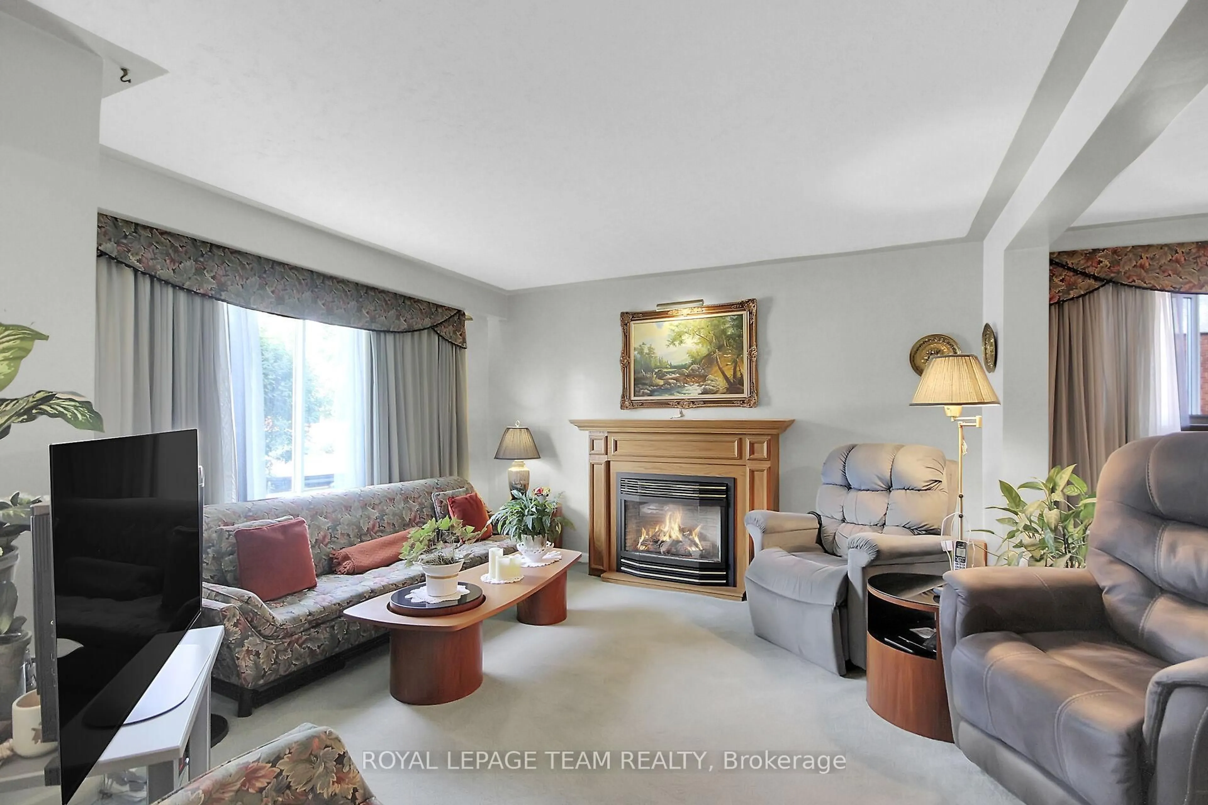 Living room with furniture, unknown for 962 Dynes Rd, Ottawa Ontario K2C 0G8