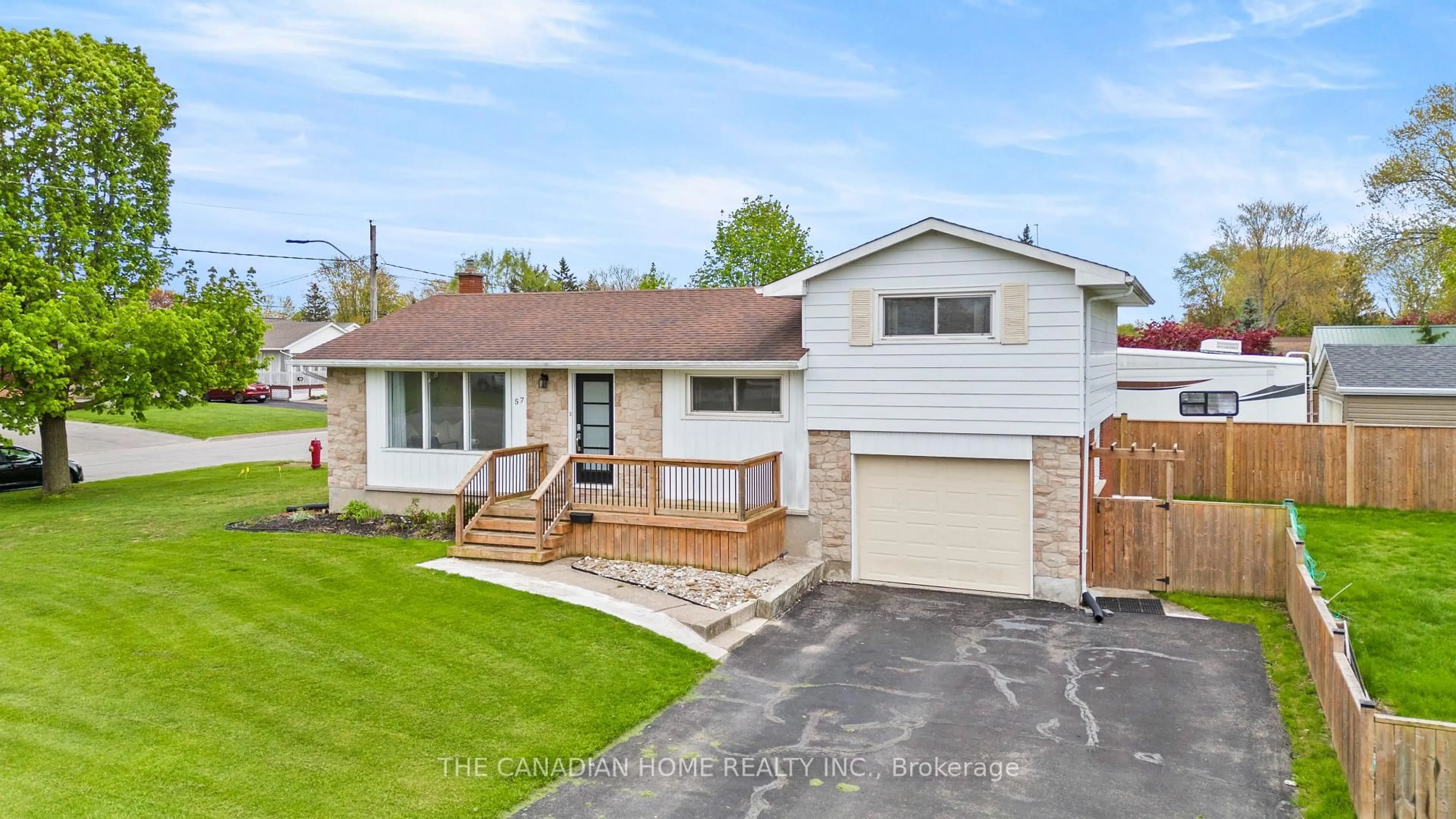 Home with vinyl exterior material, street for 57 DEXTER Dr, Welland Ontario L3C 4B7