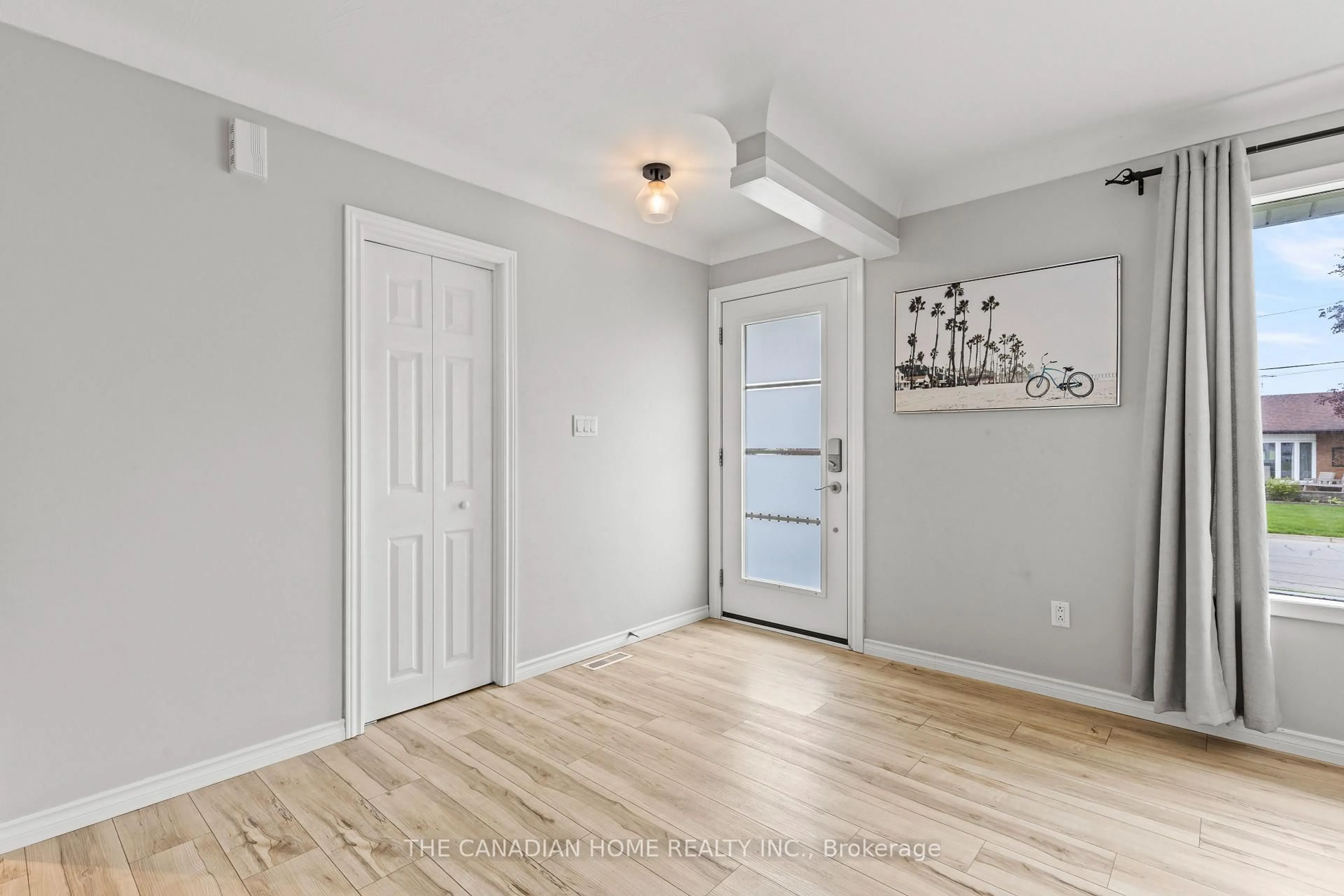 Indoor entryway for 57 DEXTER Dr, Welland Ontario L3C 4B7