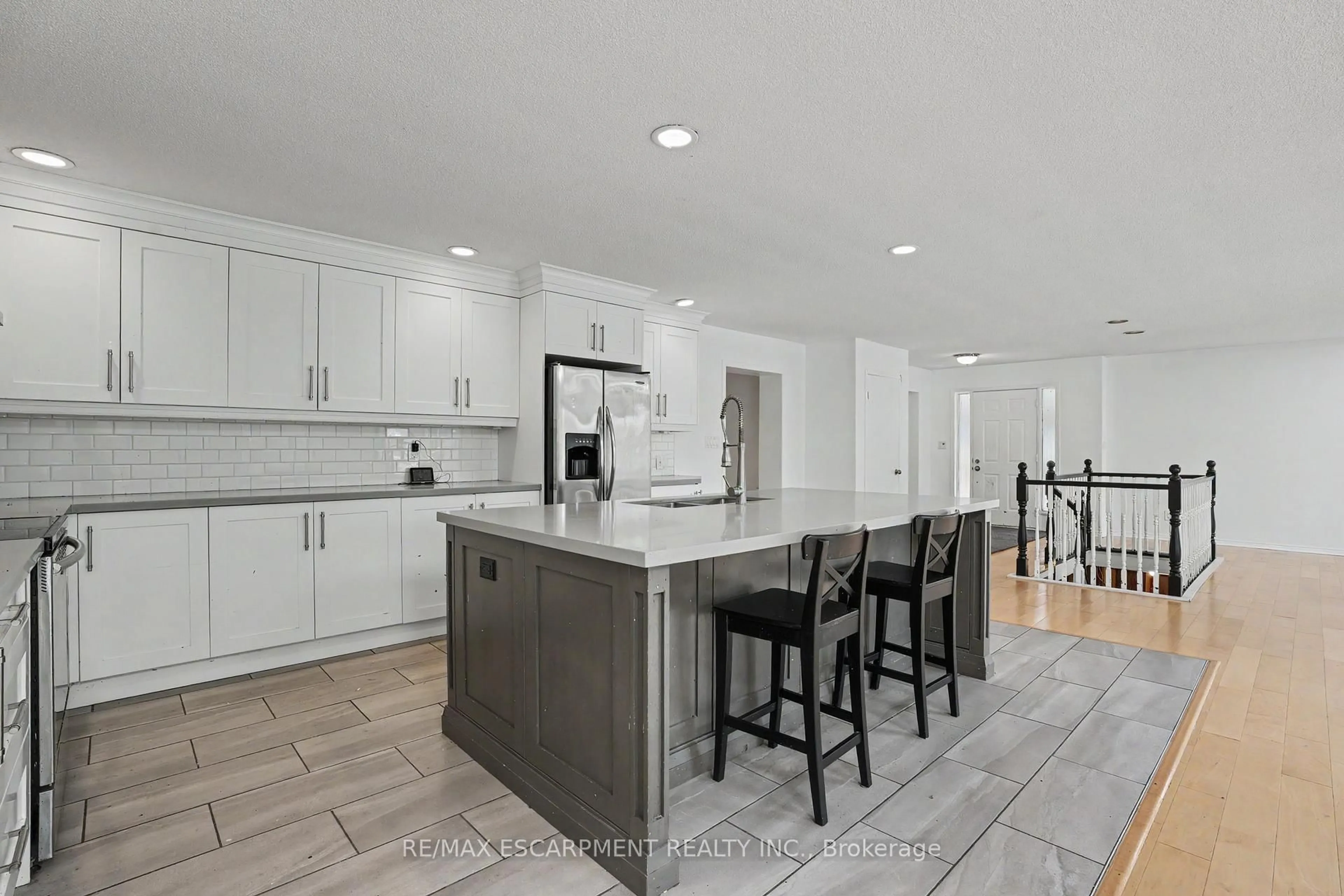 Contemporary kitchen, ceramic/tile floor for 100 Hardale Cres, Hamilton Ontario L8T 1Y3
