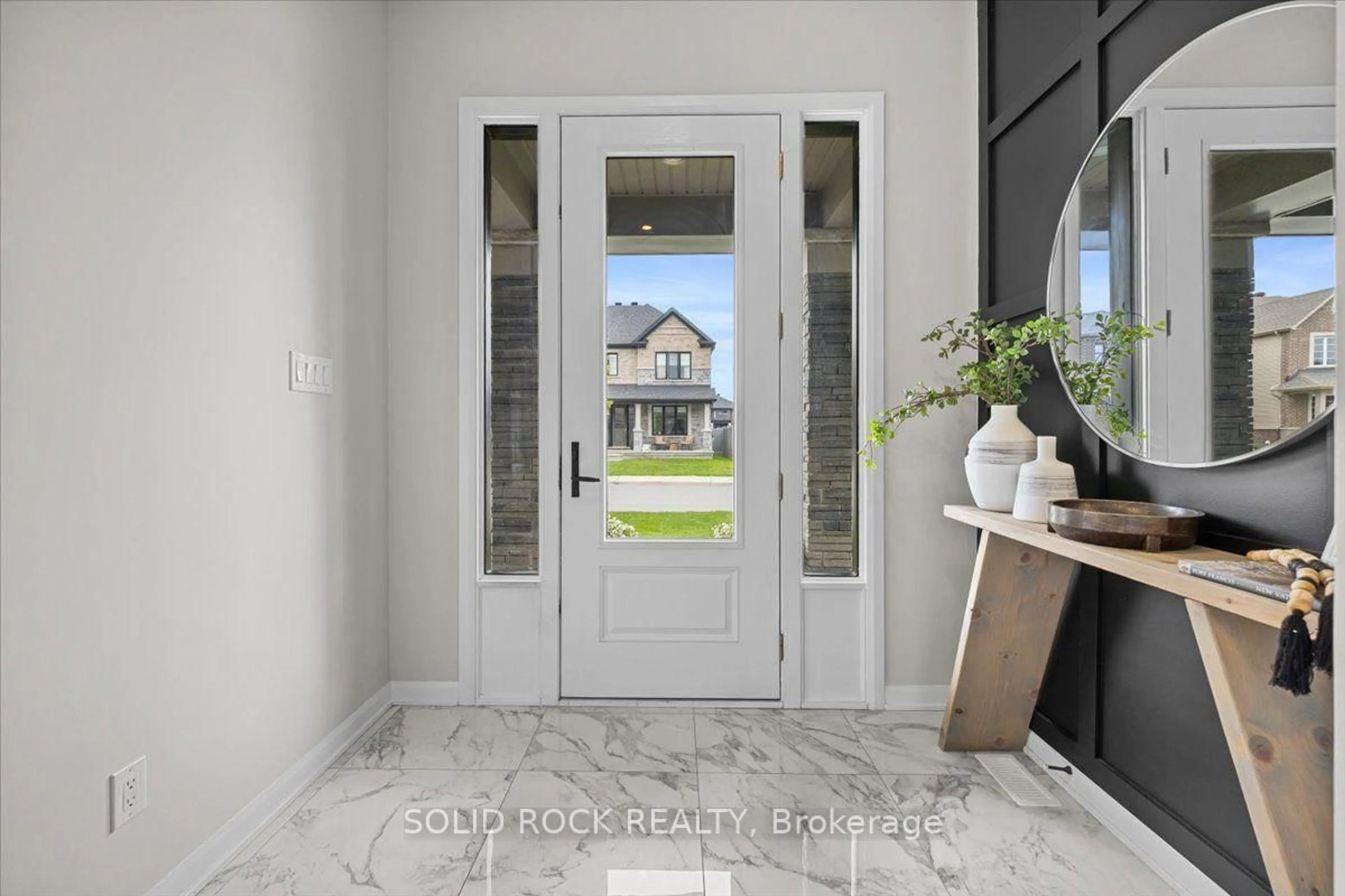 Indoor entryway for 74 Ascari Rd, Manotick Ontario K4M 0A5