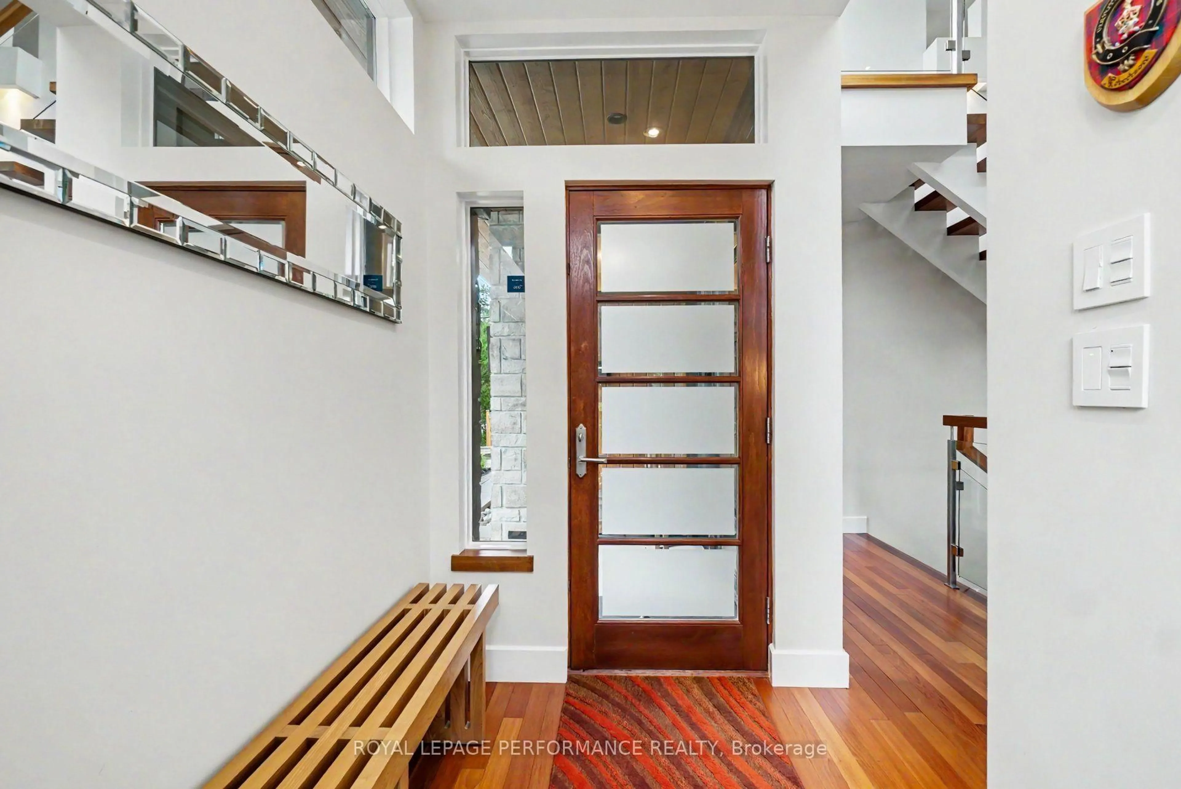 Indoor entryway for 1477 Prestone Dr, Orleans Ontario K1E 1M5