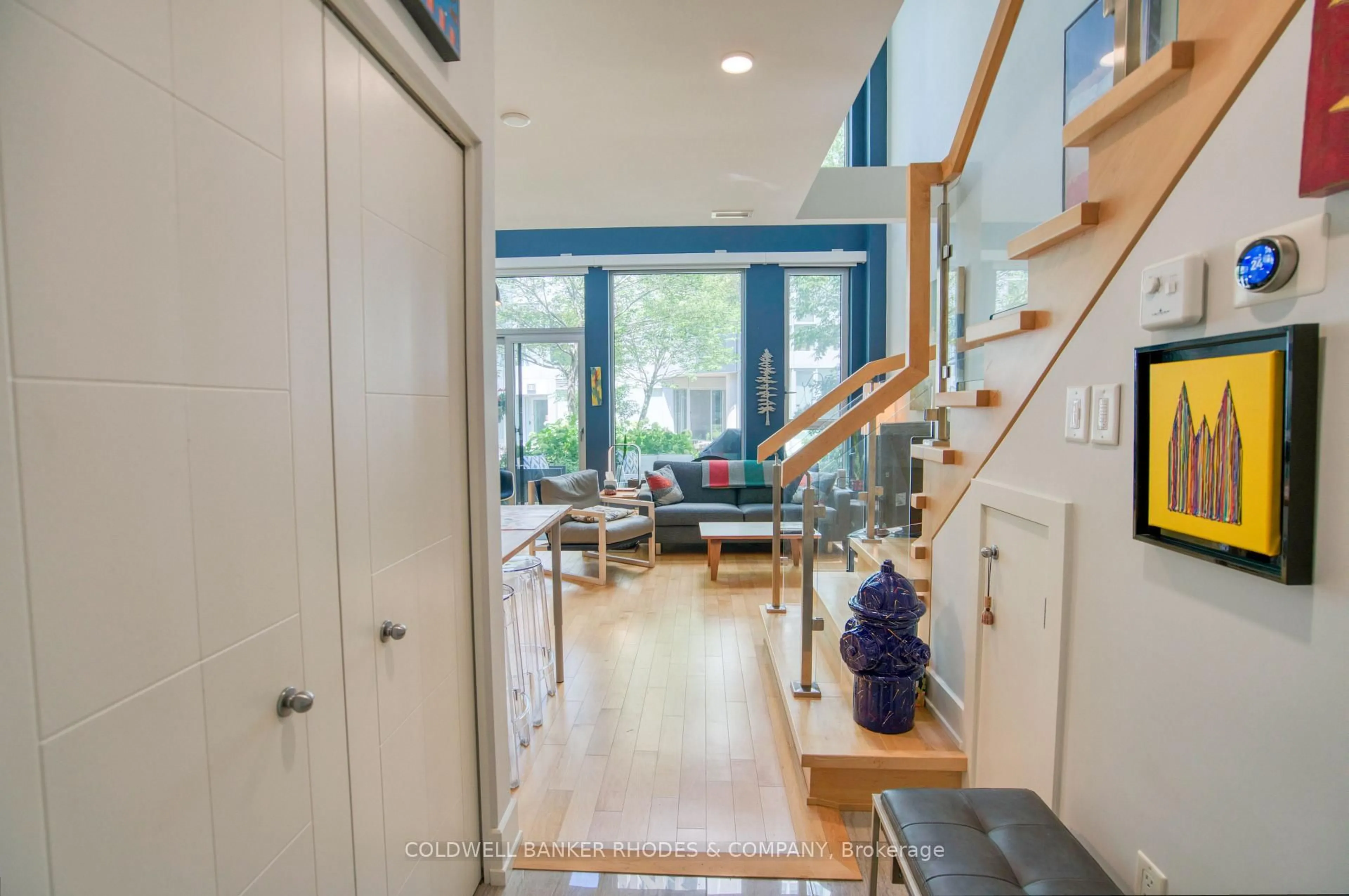 Indoor entryway for 197 Lisgar St #206, Ottawa Ontario K2P 0C3