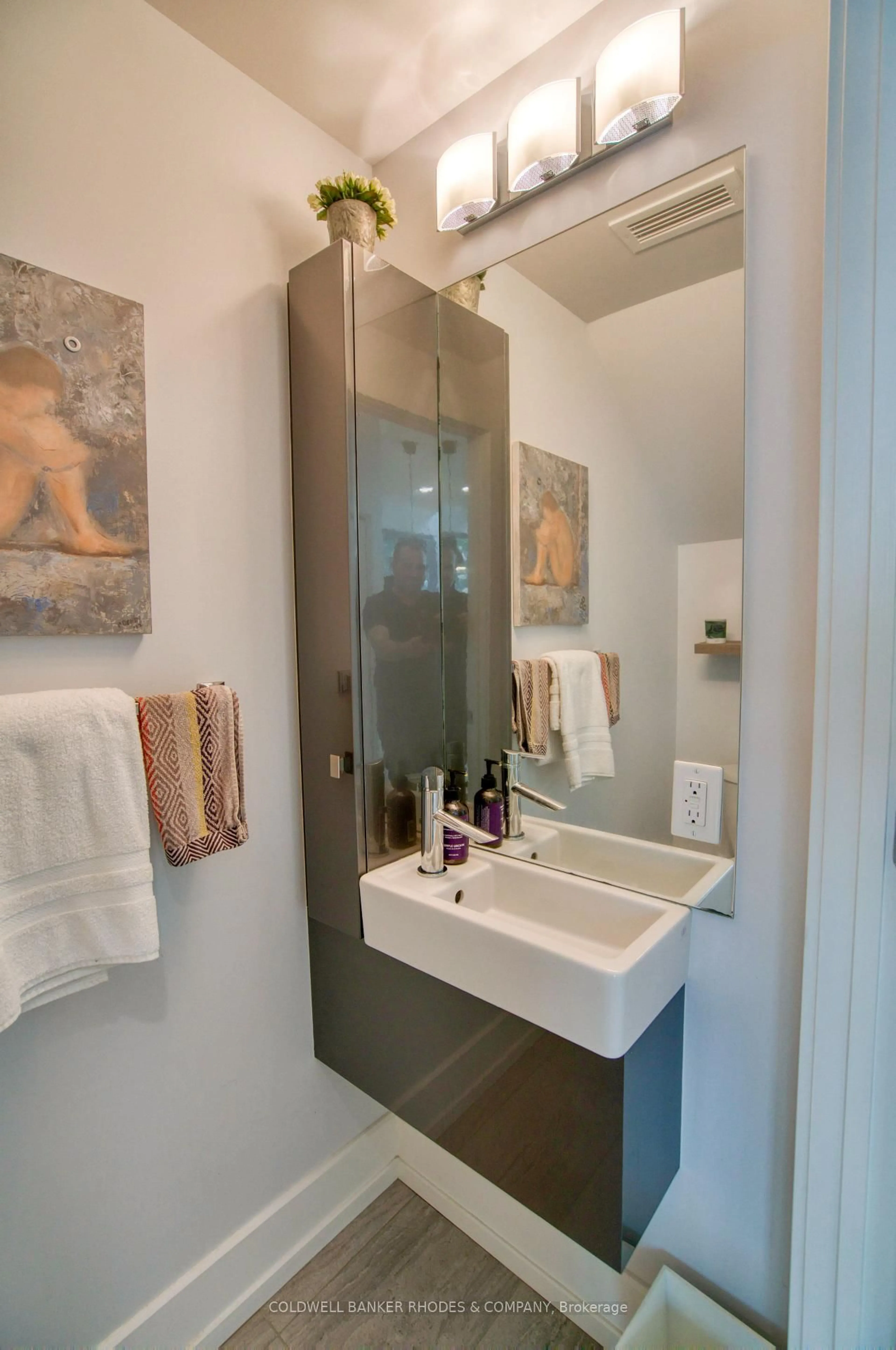 Contemporary bathroom, ceramic/tile floor for 197 Lisgar St #206, Ottawa Ontario K2P 0C3