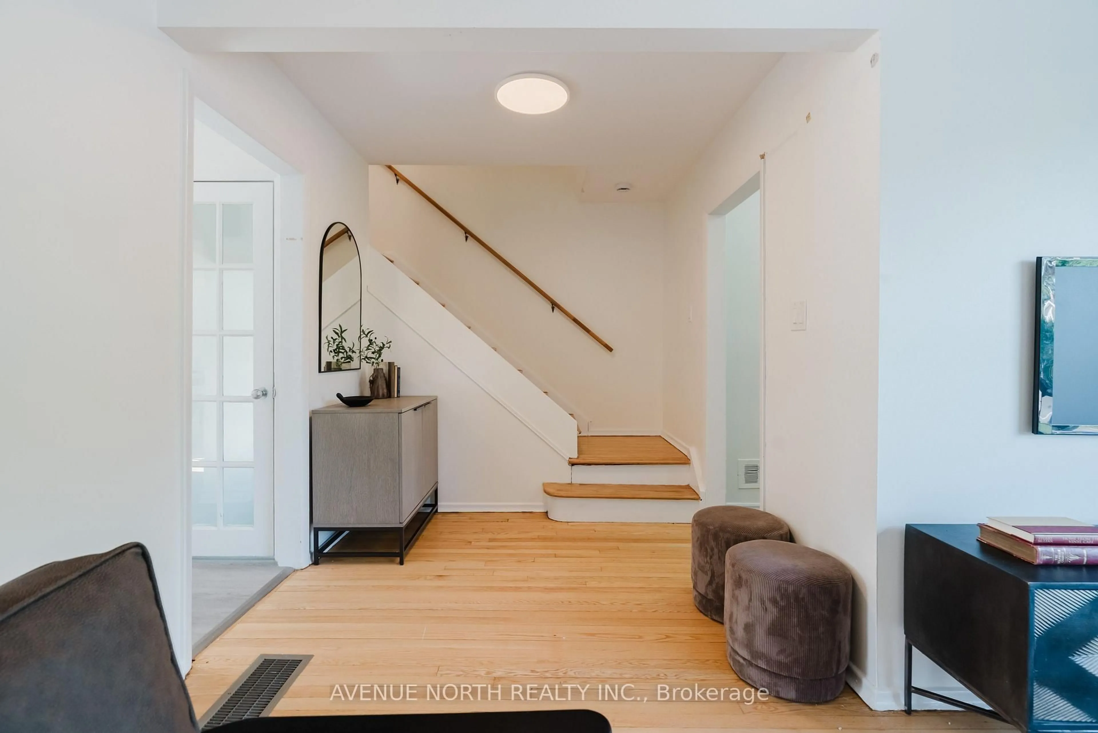 Indoor entryway for 2732-2730 Colman St, Ottawa Ontario K1V 8J9