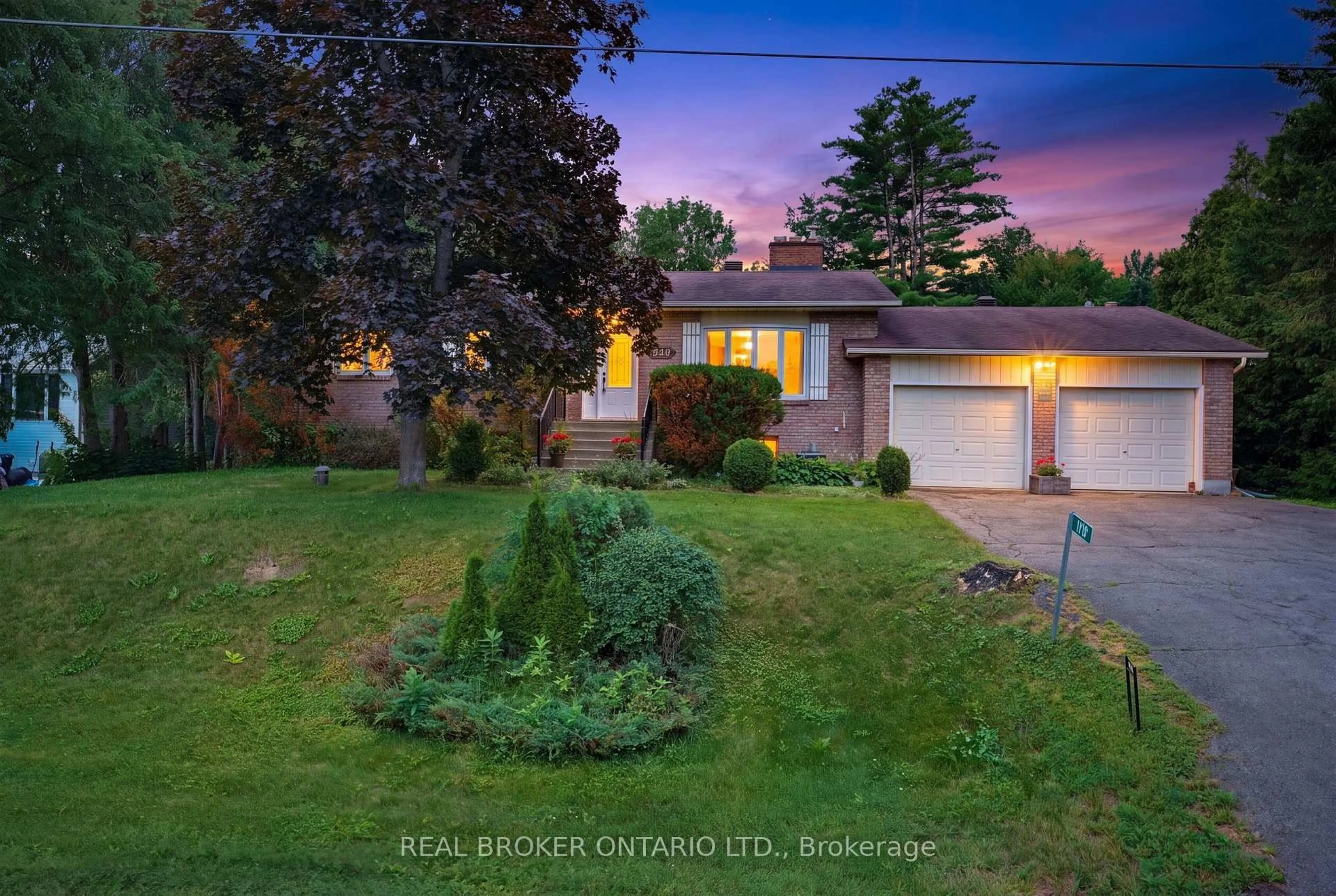 A pic from outside/outdoor area/front of a property/back of a property/a pic from drone, street for 109 Highview Dr, Ottawa Ontario K0A 3M0