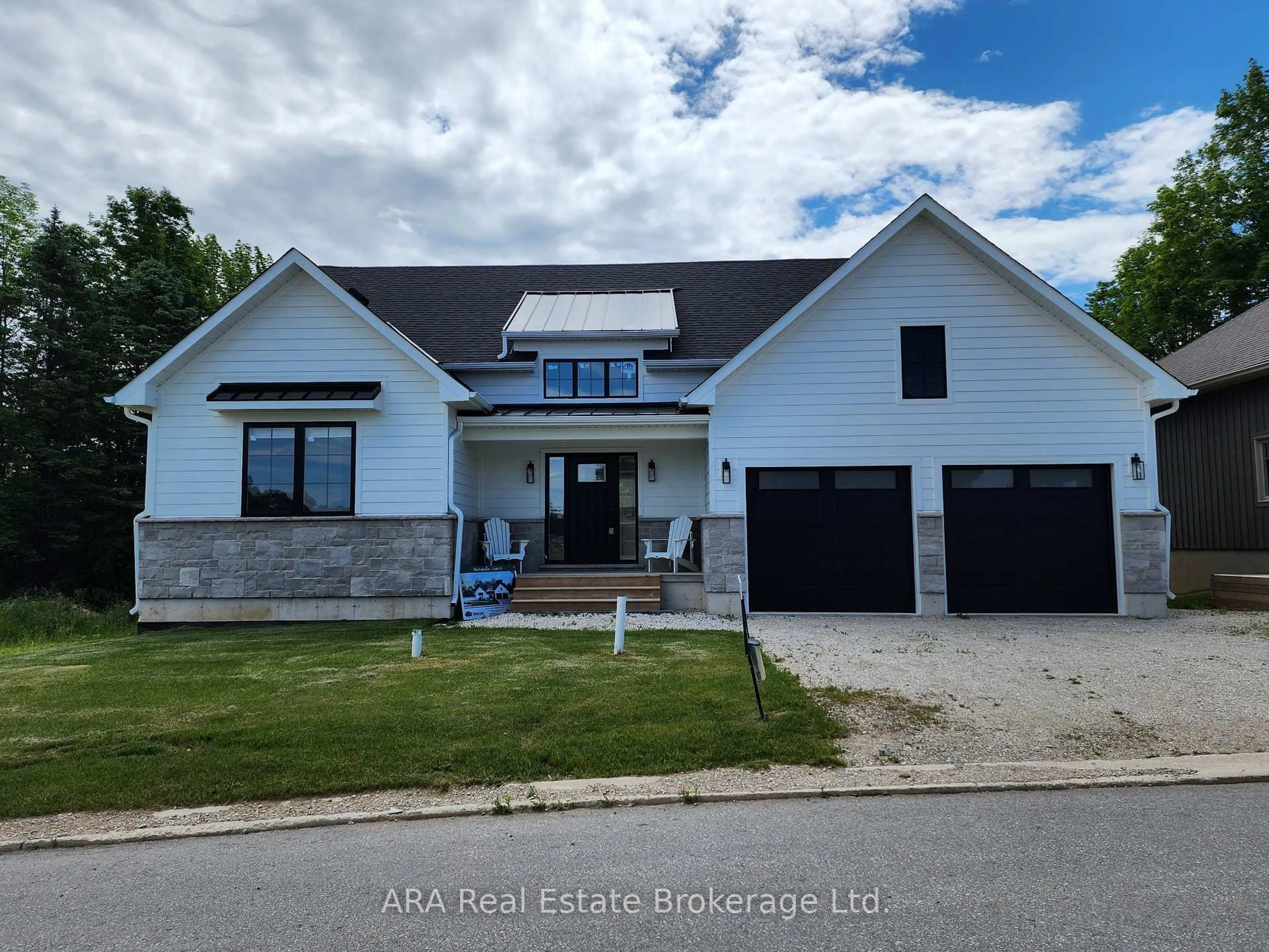Home with vinyl exterior material, street for 2 Hilton Lane #33, Meaford Ontario N4L 1L8