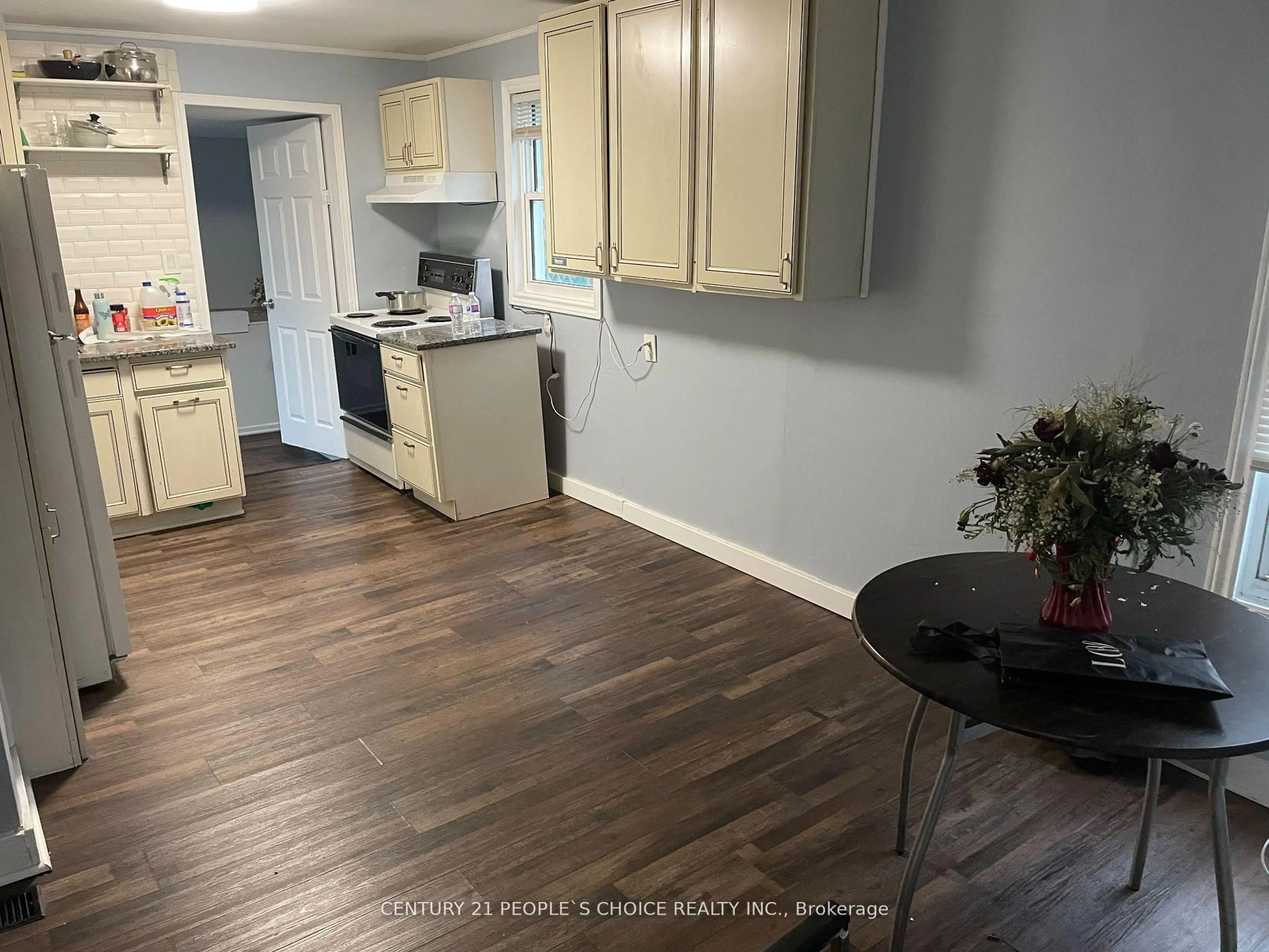 Open concept kitchen, unknown for 986 Bridge Ave, Windsor Ontario N9B 2N1