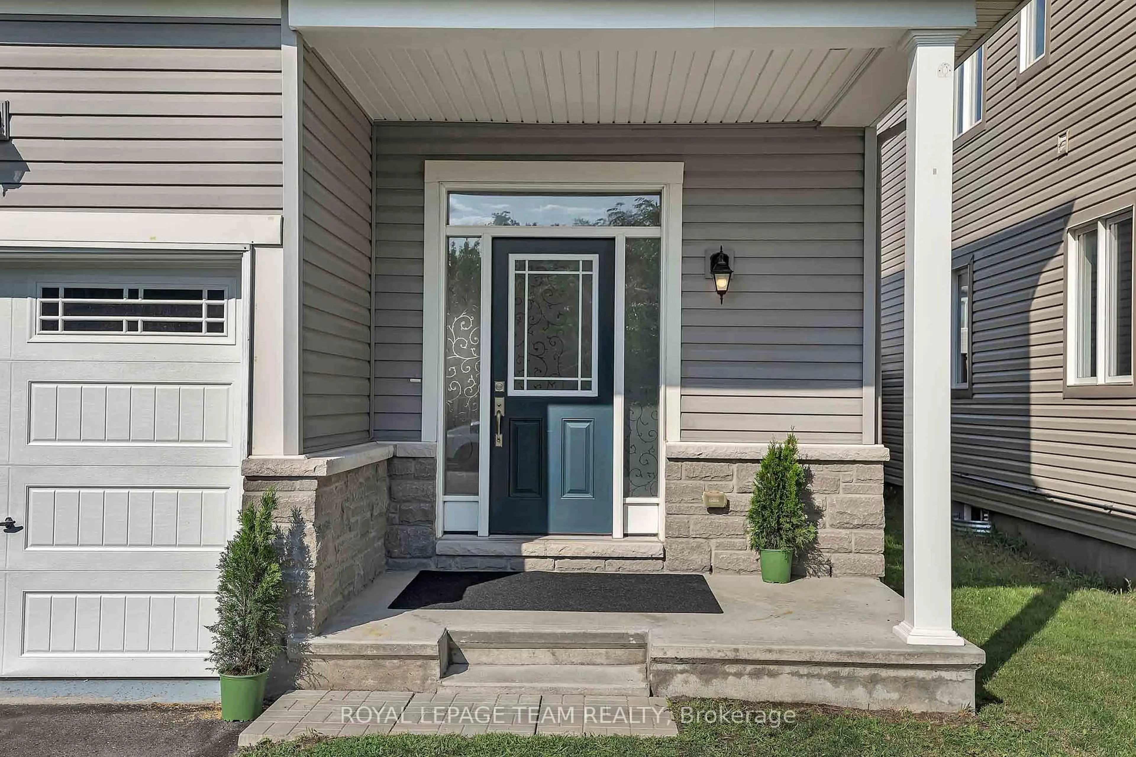 Indoor entryway for 3209 Harvester Cres, North Grenville Ontario K0G 1J0