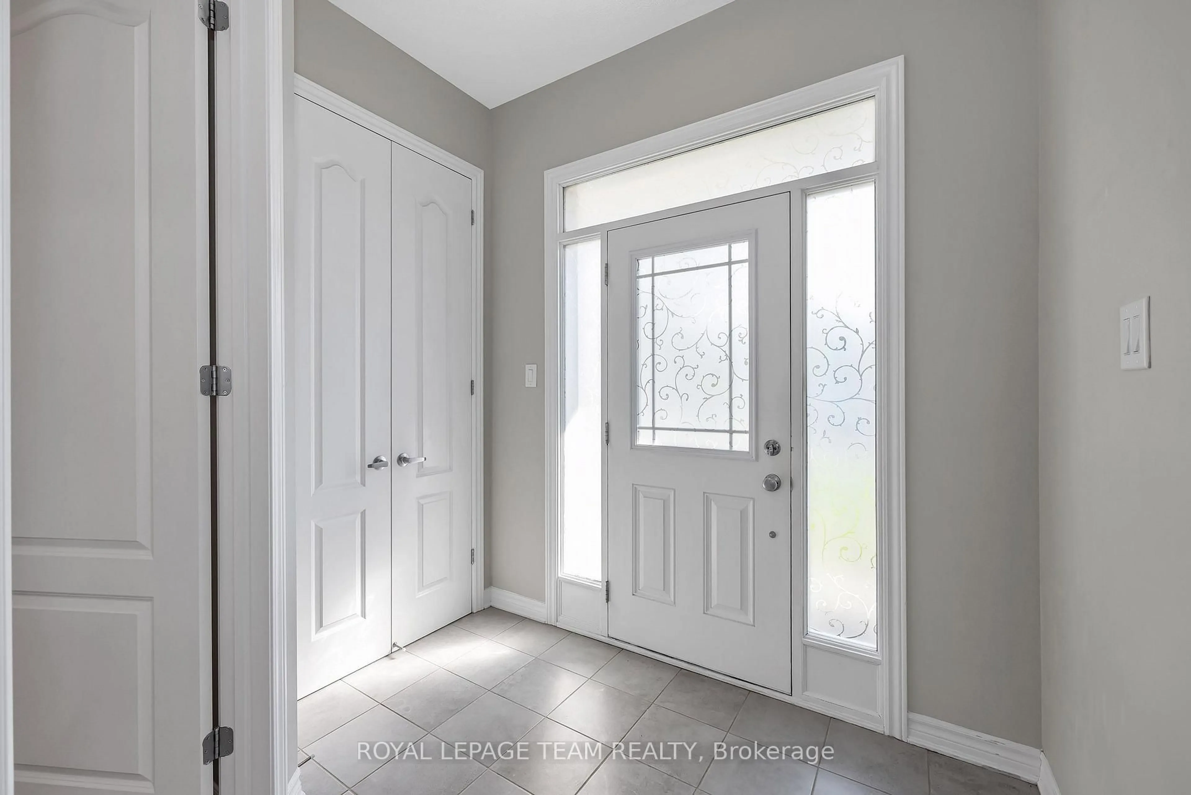Indoor entryway for 3209 Harvester Cres, North Grenville Ontario K0G 1J0